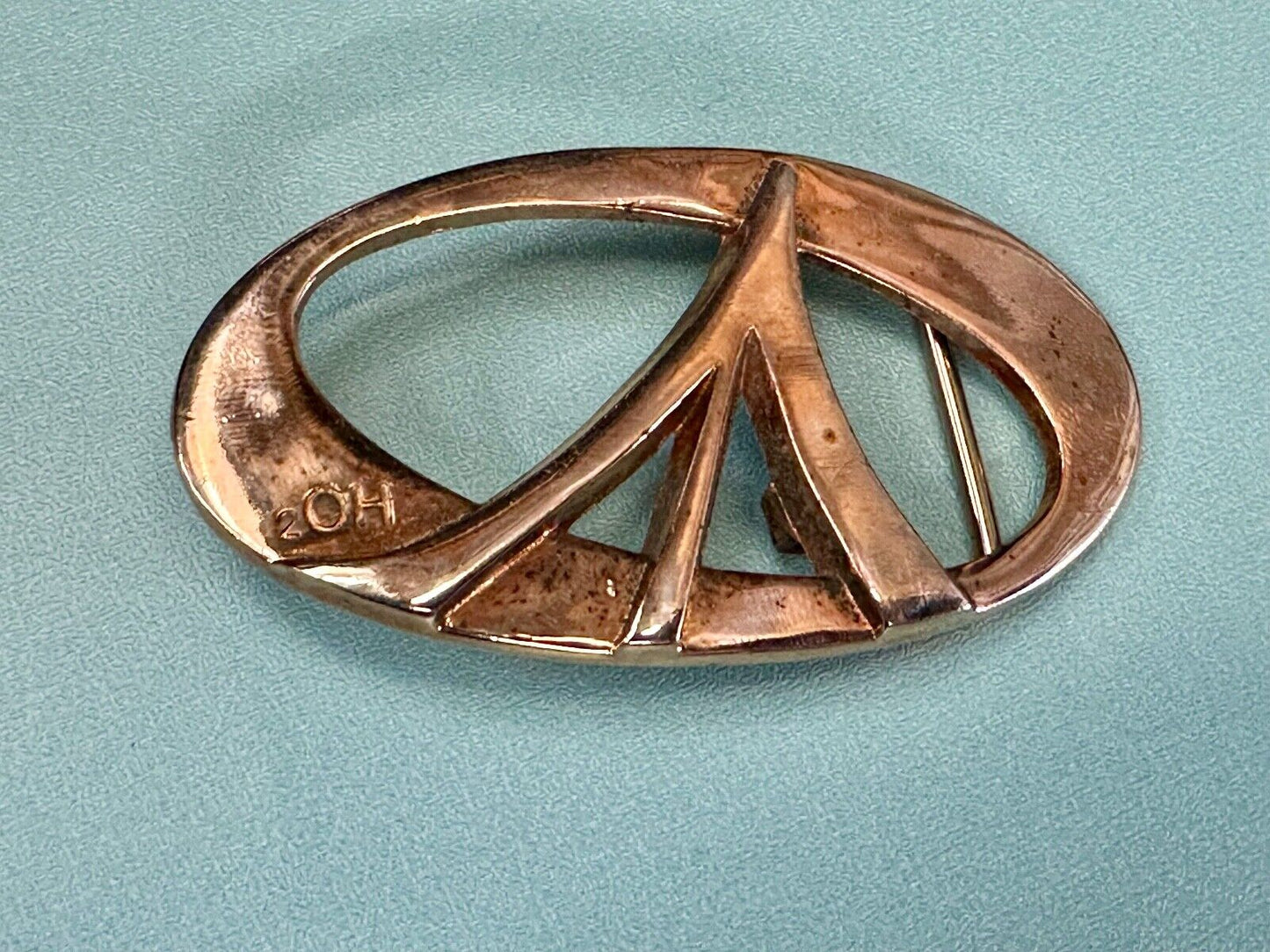 2OH Logo Emblem Peace love & Rock & Roll gold color belt buckle