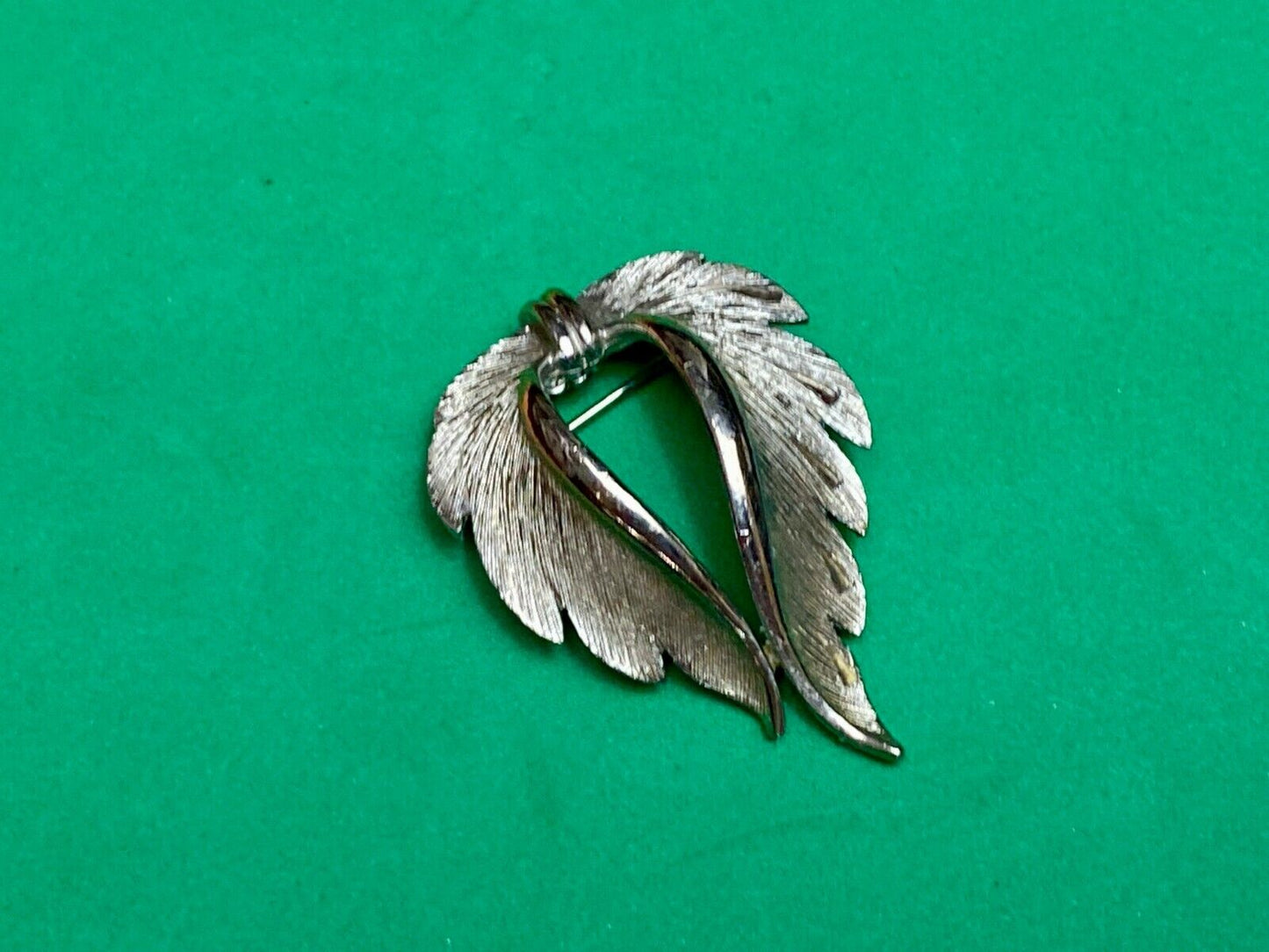 Vintage LEAF shaped silver tone JJ Jonette Brooch pin