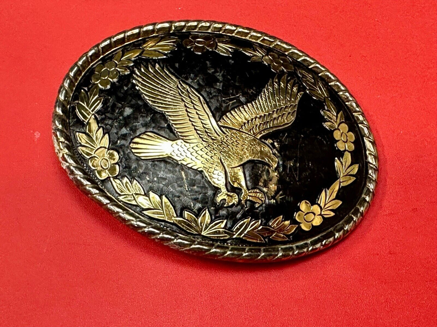 unique flying hunting diving EAGLE on western gold & black color belt buckle - W