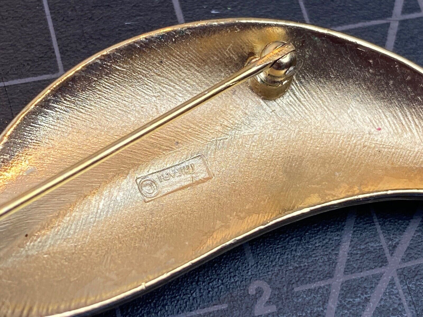 3.5 " CROWN TRIFARI signed gold tone leaf pin brooch