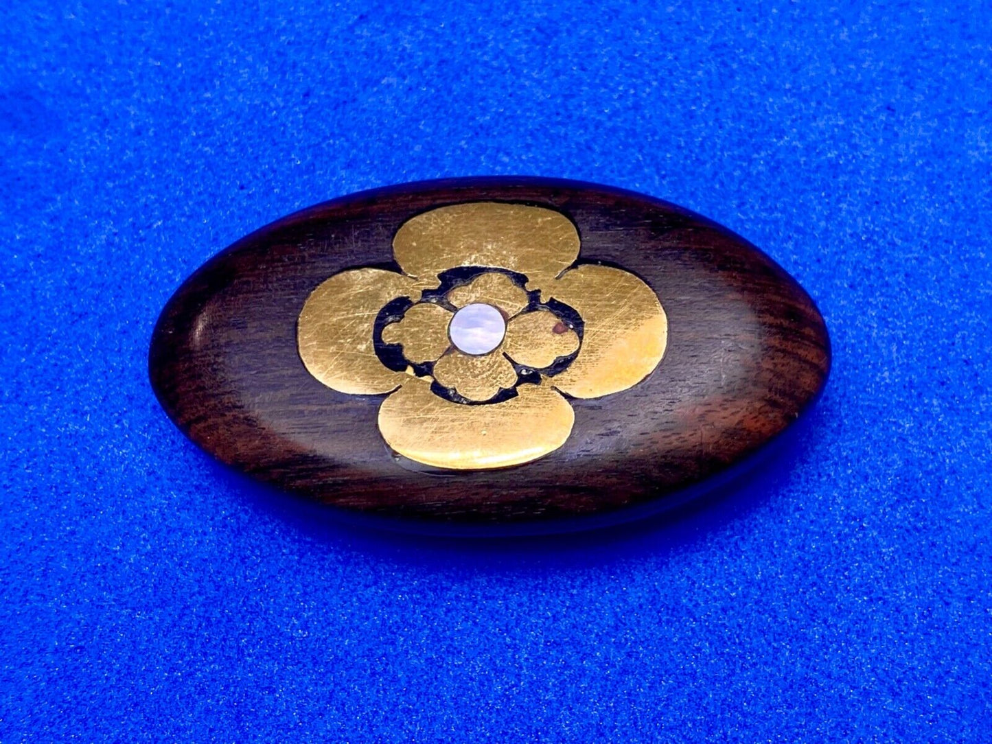 Vintage 1980 inlaid wood flower artisan - solid brass QUALITY belt buckle