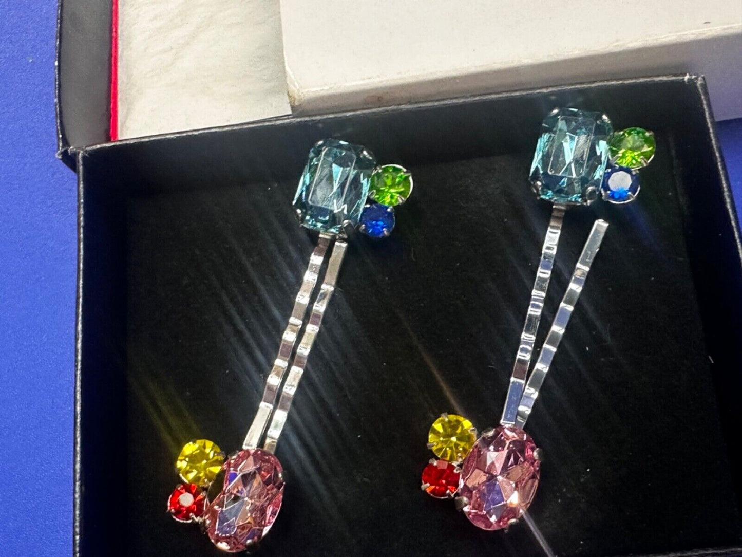 Avon Hair Barrett's 2012 Presidents Club NOS Dual Pair Set of 4 NOS Pins
