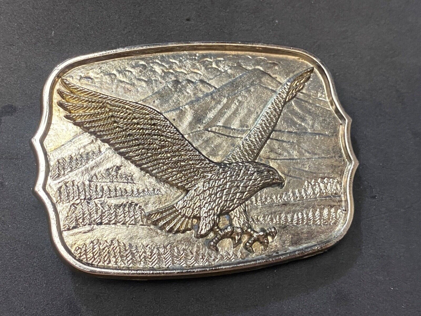 Vintage AMERICAN EAGLE Majestically hunting flying over mountains belt buckle