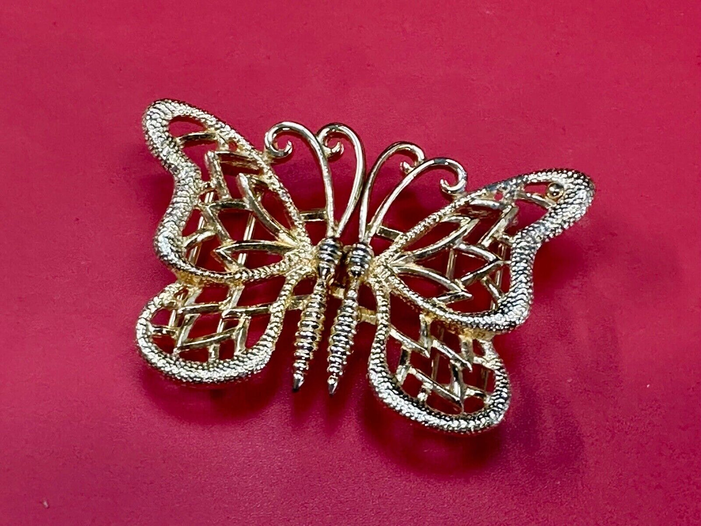 Beautiful BUTTERFLY gold tone two-piece interlocking Mimi Di N 1976 belt buckle