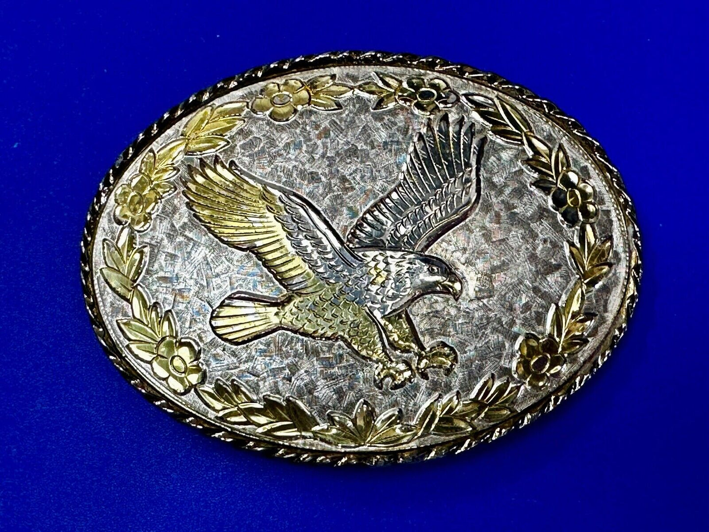 Vintage EAGLE flying High western etched flower swirl design belt buckle - W