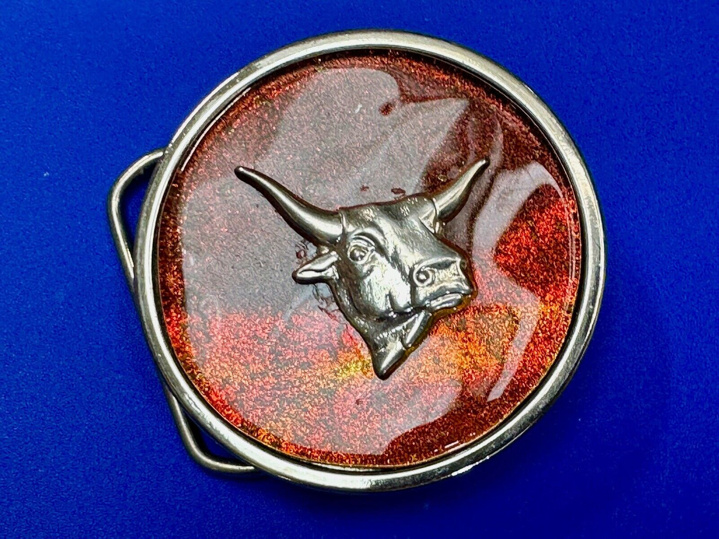 Texas Longhorn - Silver tone dimensional Steer on round retro red Belt Buckle