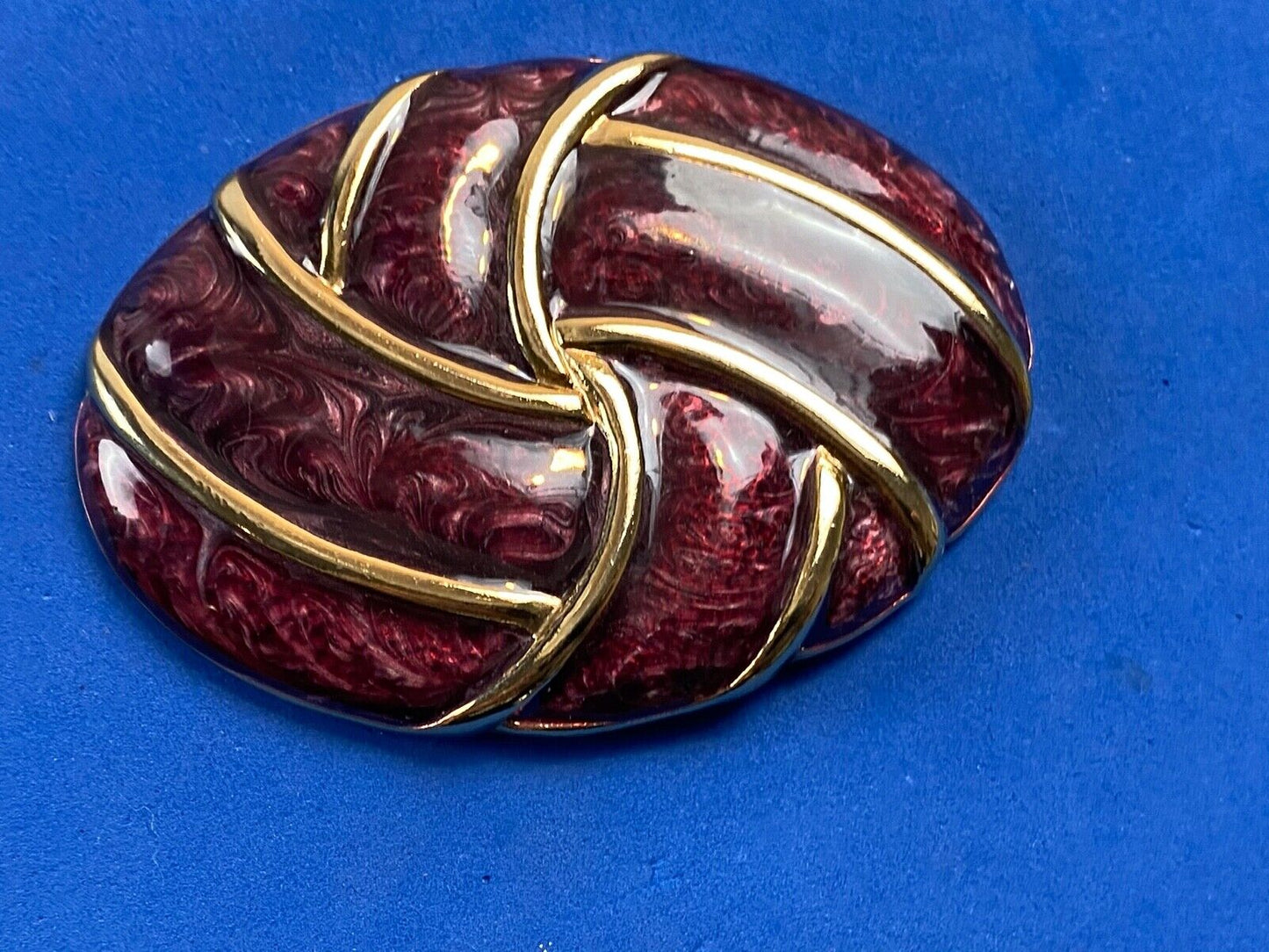 Vintage 80'S Red gold tone Scarf Belt enamel Clip signed Day-Lor