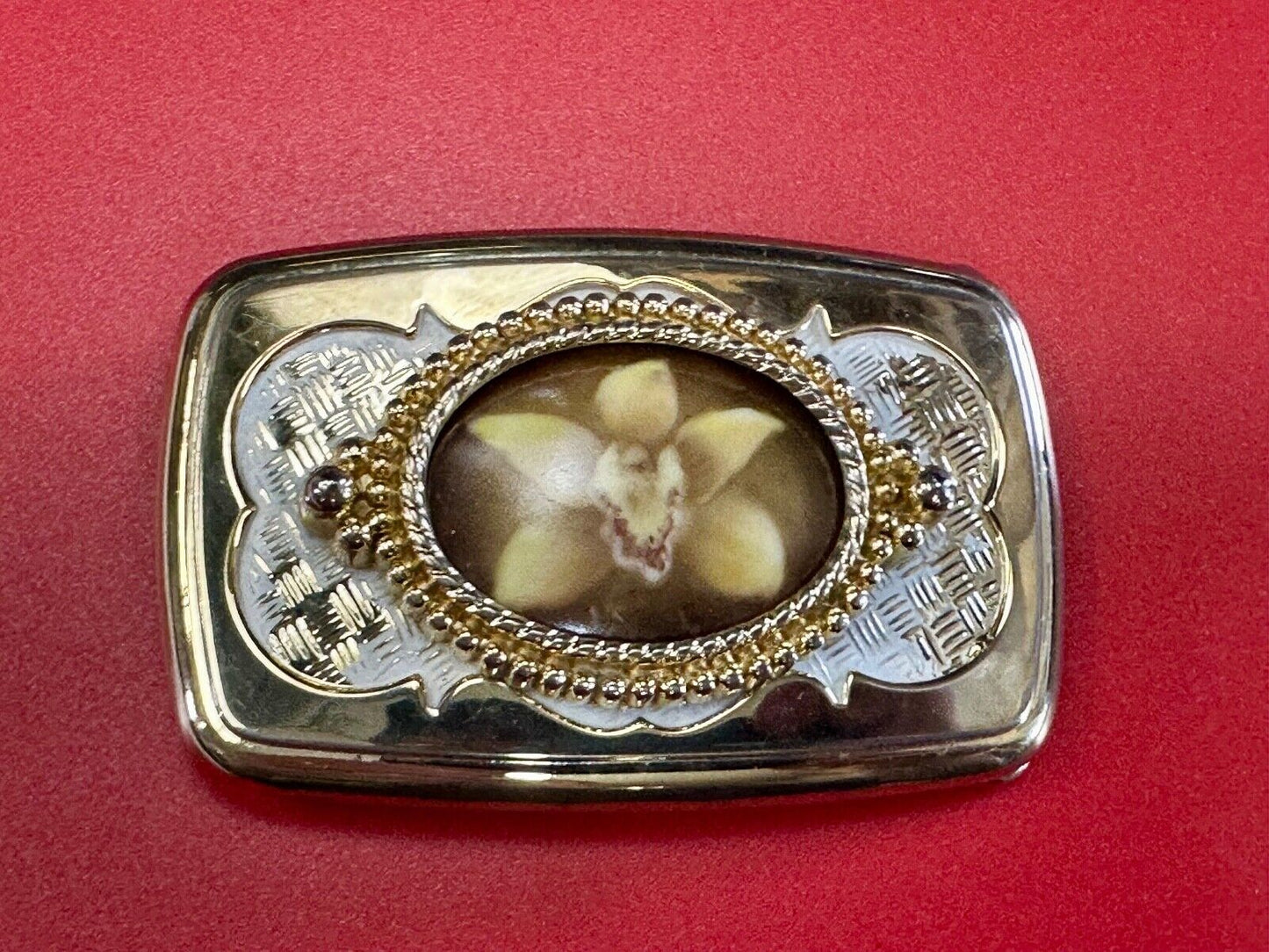 Vintage cabochon cab style flower centerpiece beautiful gold tone belt buckle