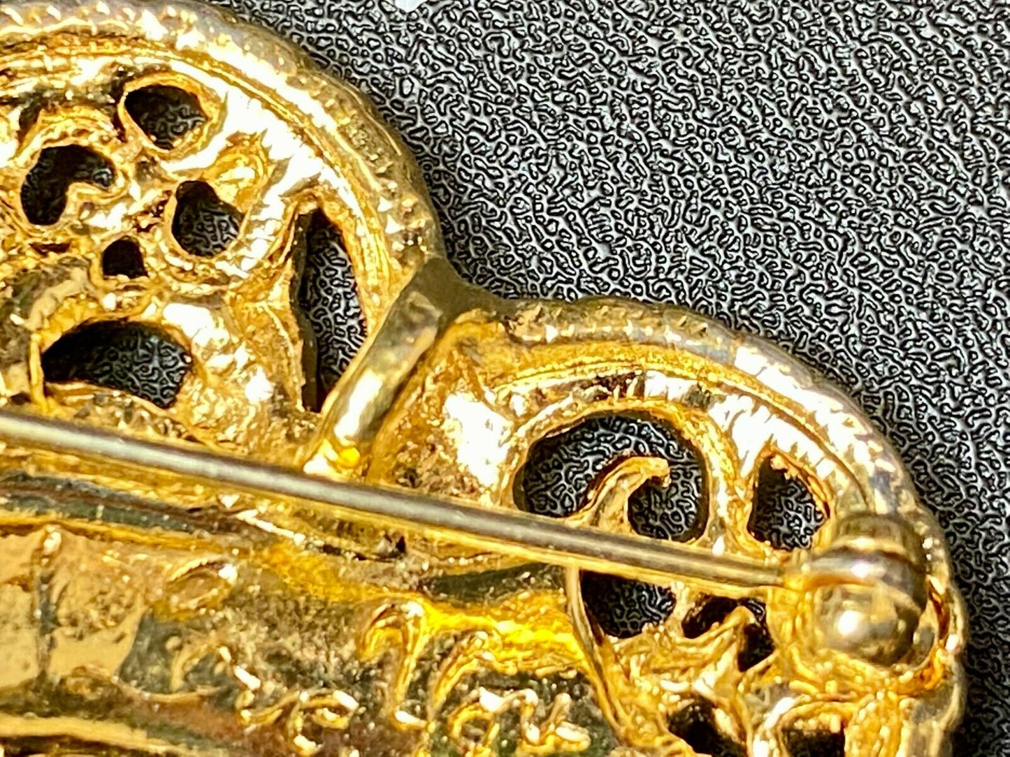 Beautiful I Love You heart-shaped see-through gold tone? 1" pin brooch