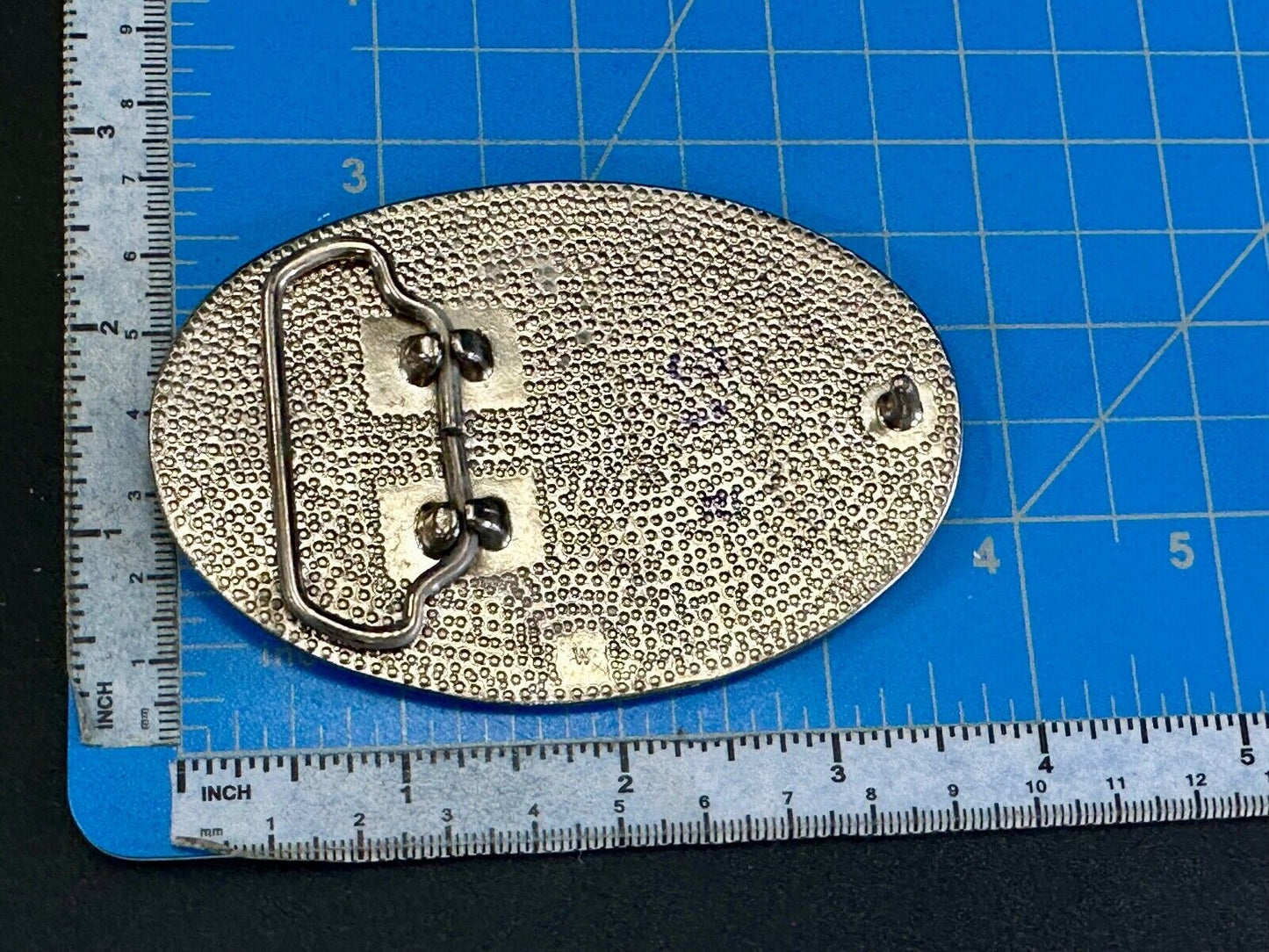 Vintage etched figure 8 pattern oval silver tone belt buckle