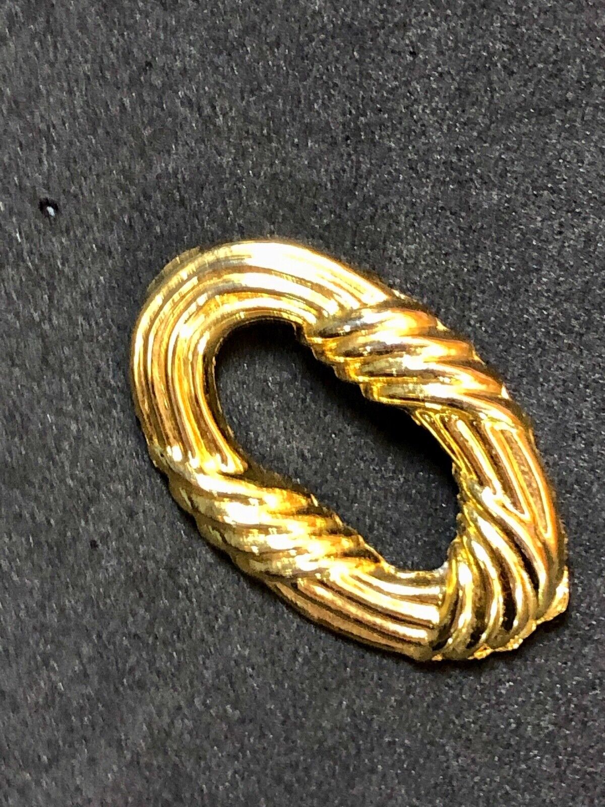 Vintage AAI signed Gold tone Circular Pendant brooch