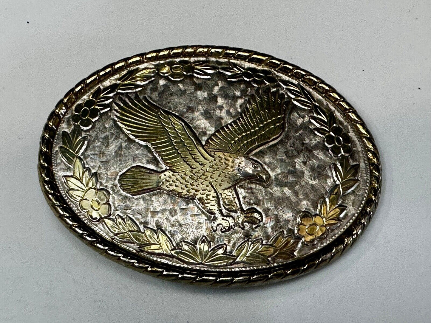Vintage EAGLE flying High western etched flower swirl design belt buckle - W