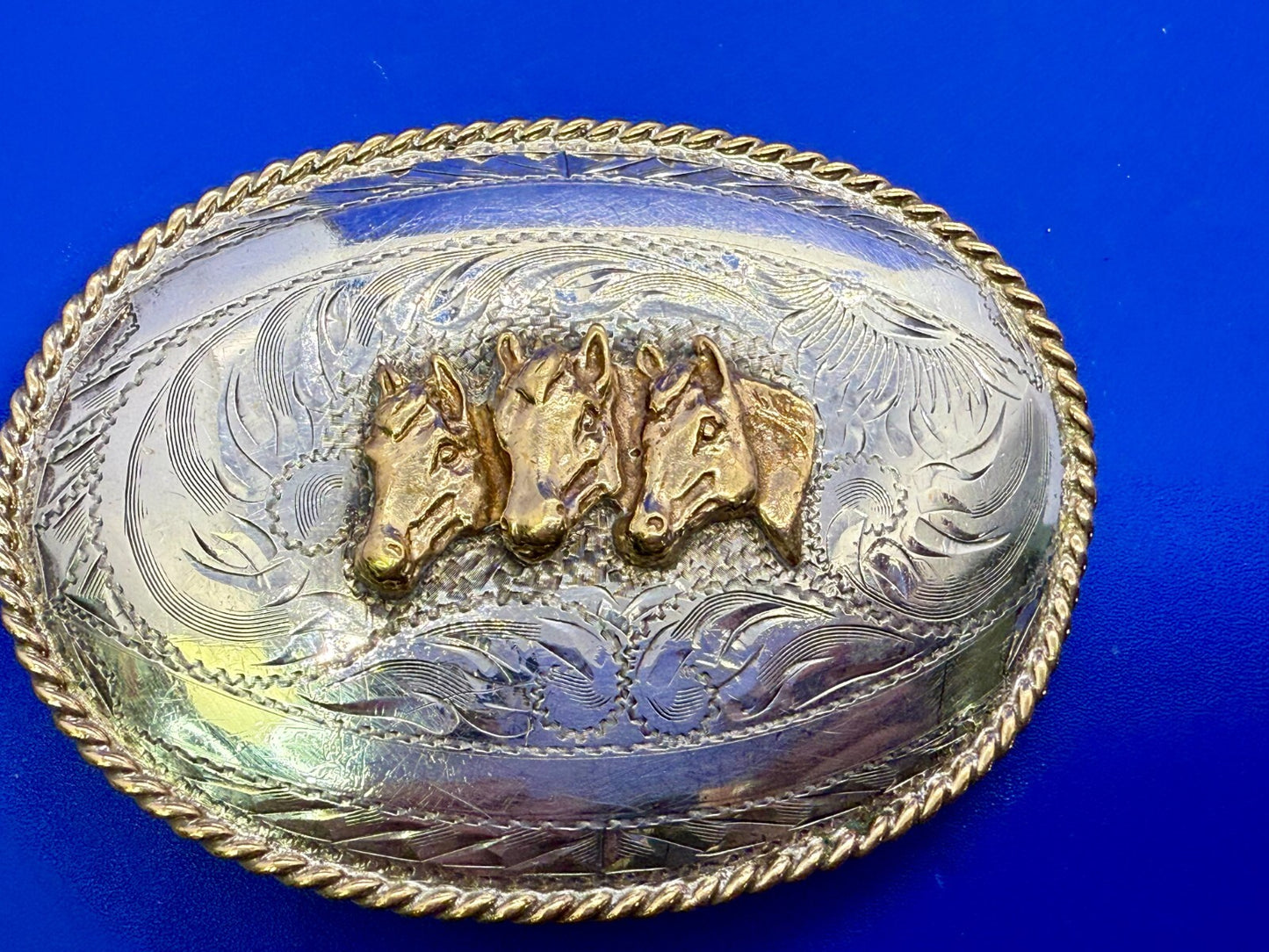 3 Horse Heads - Blank Ribbons Tex Tan Sterling Front Hand Engraved Belt Buckle
