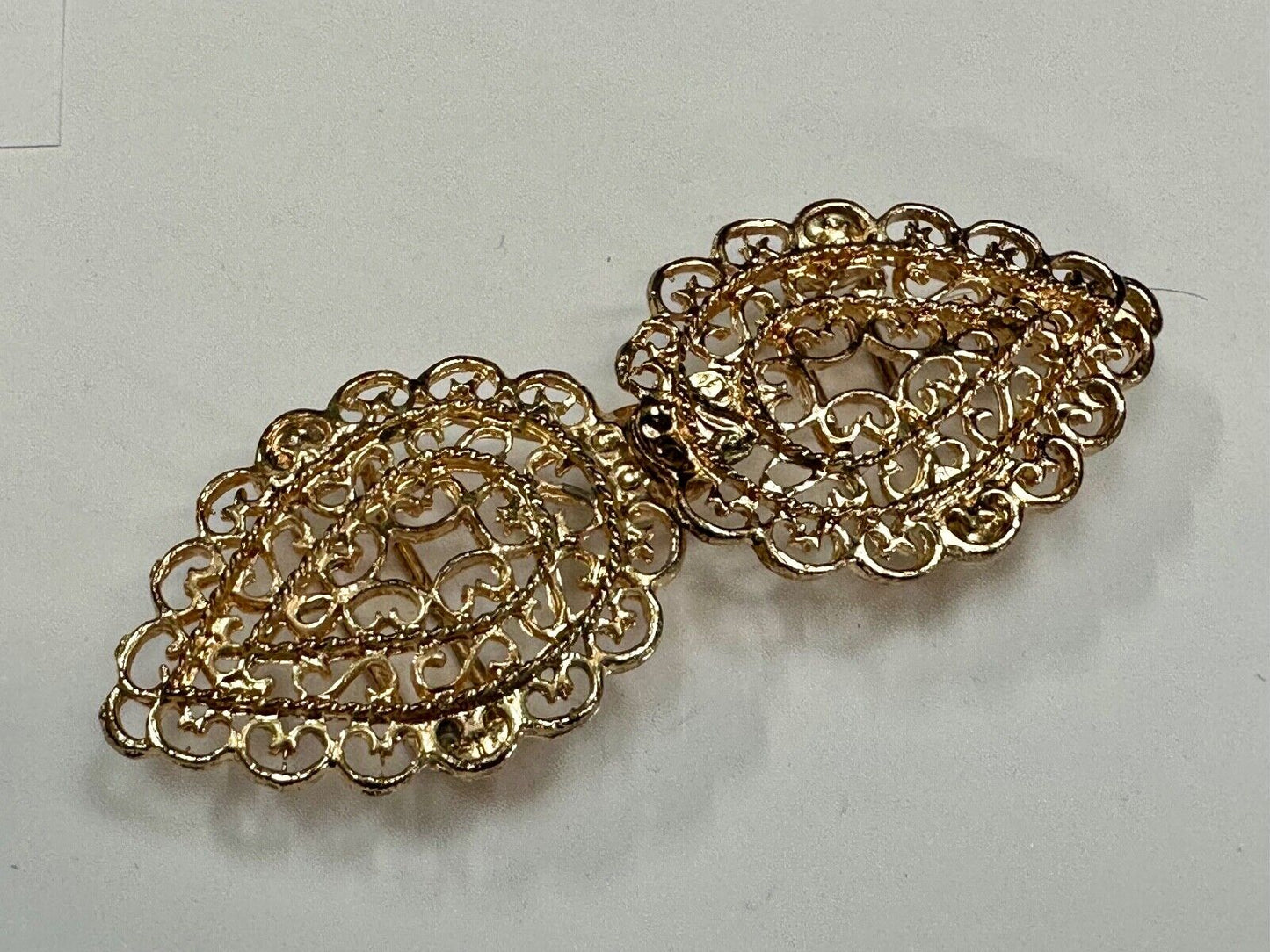 2 Pc interlocking Ribbon Filigree Open Cut-Out Gold Tone Small Belt Buckle