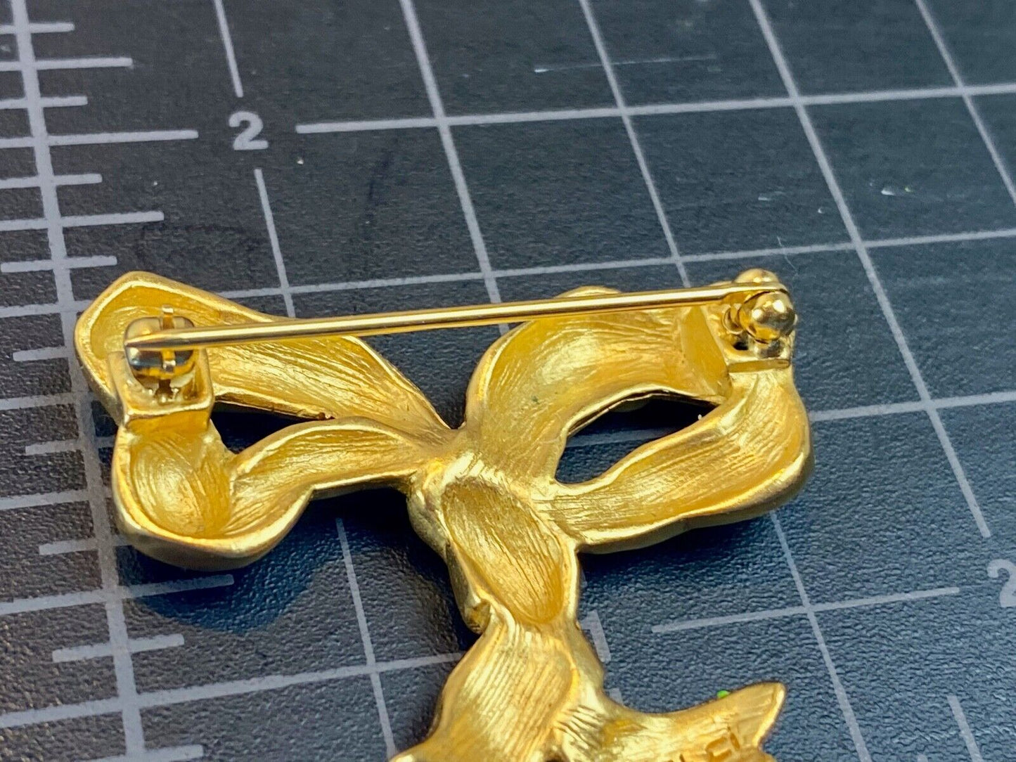 Beautiful LC Signed Brooch Pin Gold tone bow -. Amazing detail! Liz Claiborne