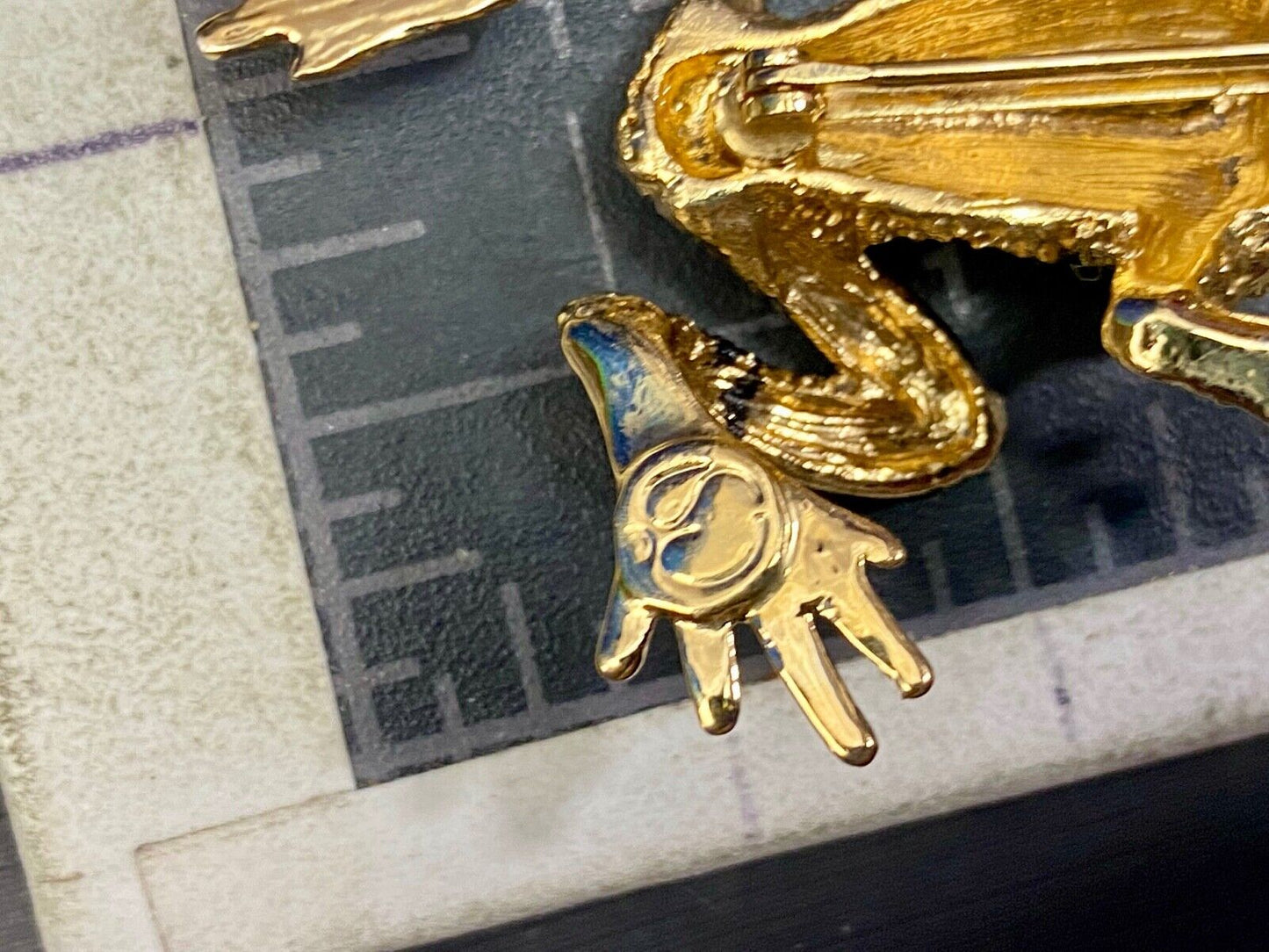 Vintage Danecraft Signed Gold Tone Frog Brooch with rhinestone eyes!