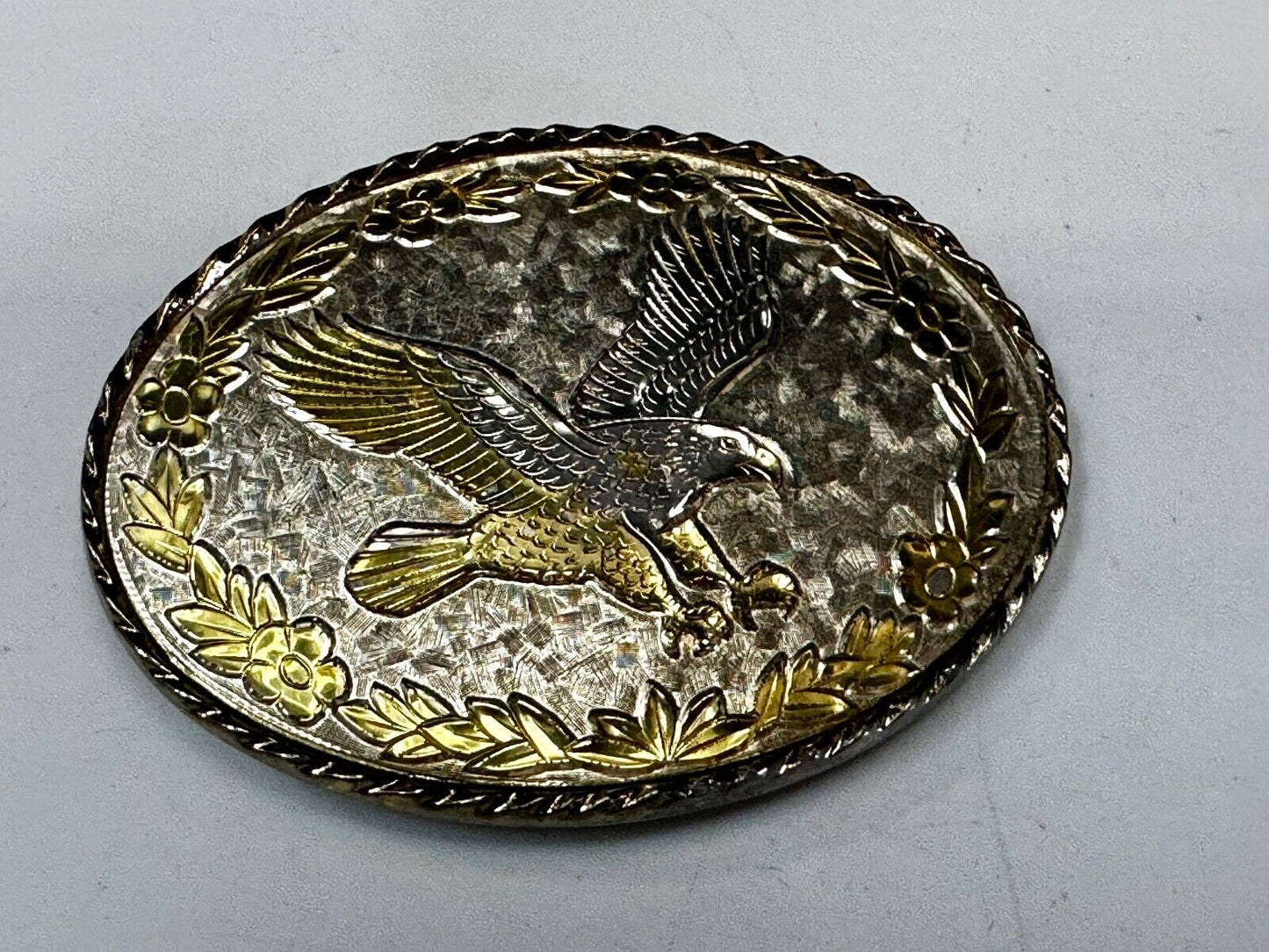 Vintage EAGLE flying High western etched flower swirl design belt buckle - W