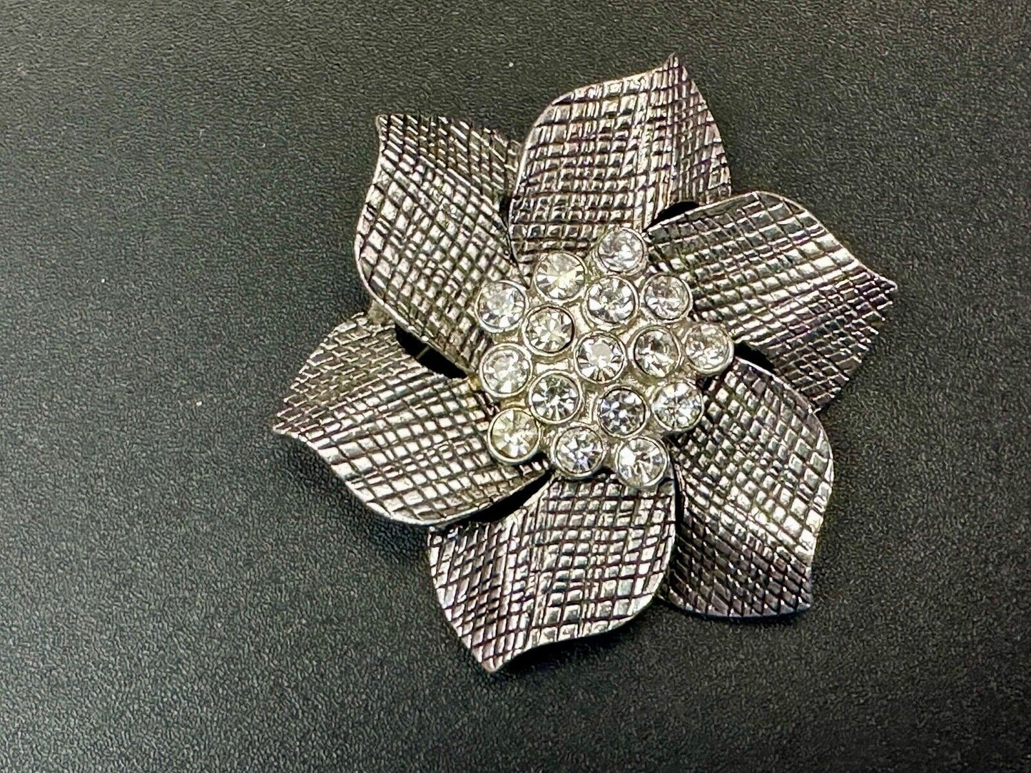 Adorable Figural BOW Premere Designs PD signed vintage brooch pin