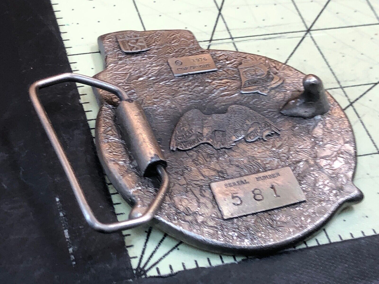 Vintage 1976 great American **MILLS ANTIQUE SLOT MACHINE** Belt Buckle