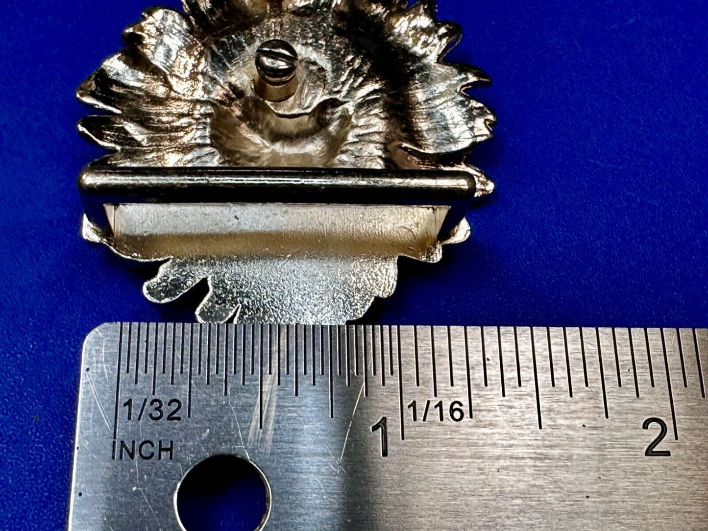 Beautiful Sunflower Small Cutout Figural Silver Tone Vintage Belt Buckle