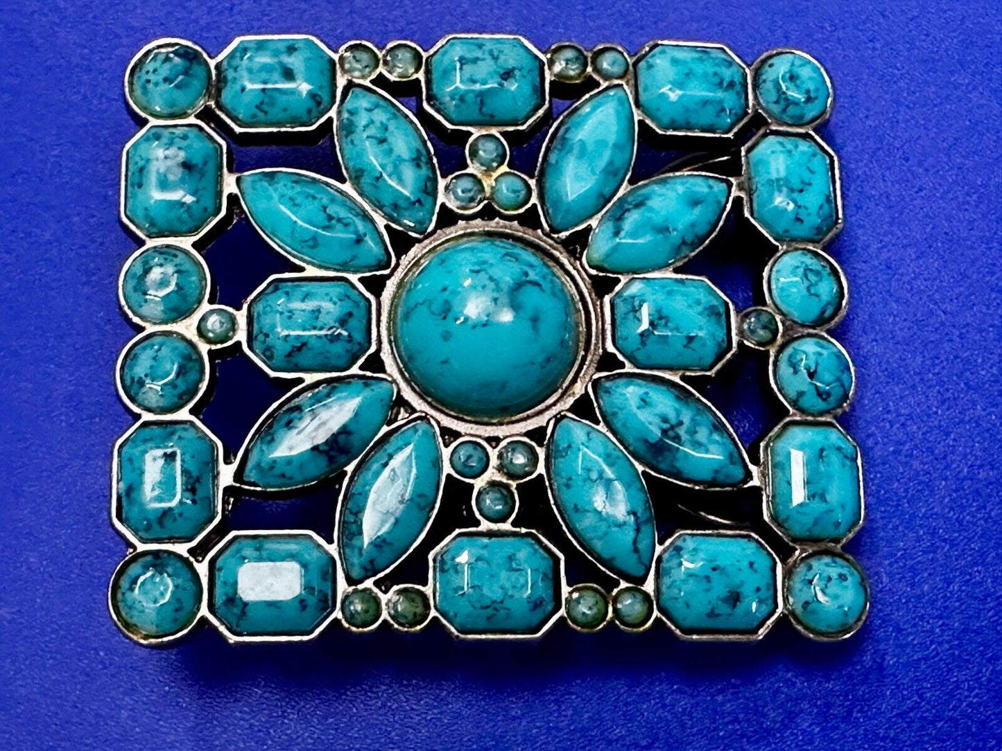 Beautiful Faux Flower Turquoise Stone Covered Hippie Vibe Western Belt Buckle