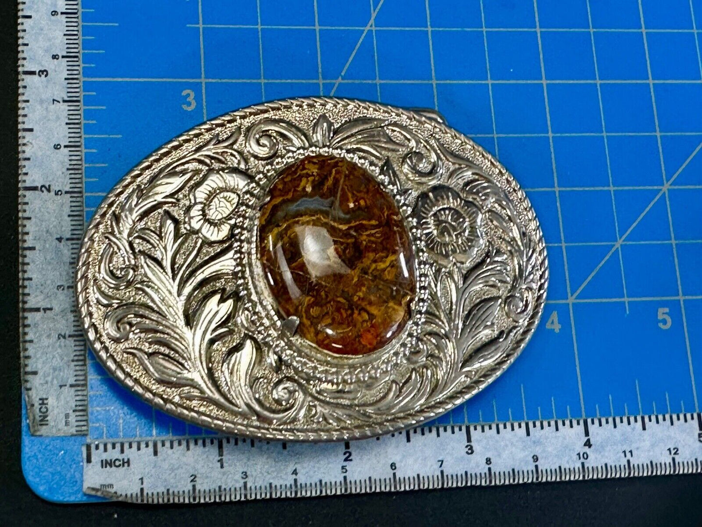 Beautiful cabochon cab stone centerpiece on western silver tone belt buckle