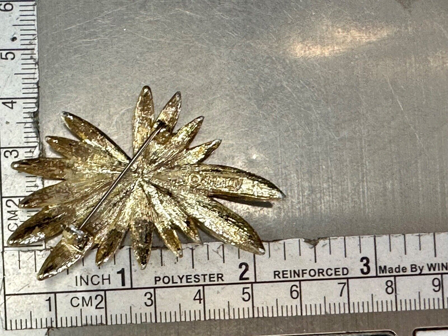 vintage Brushed gold tone starburst floral theme Sarah Coventry brooch pin
