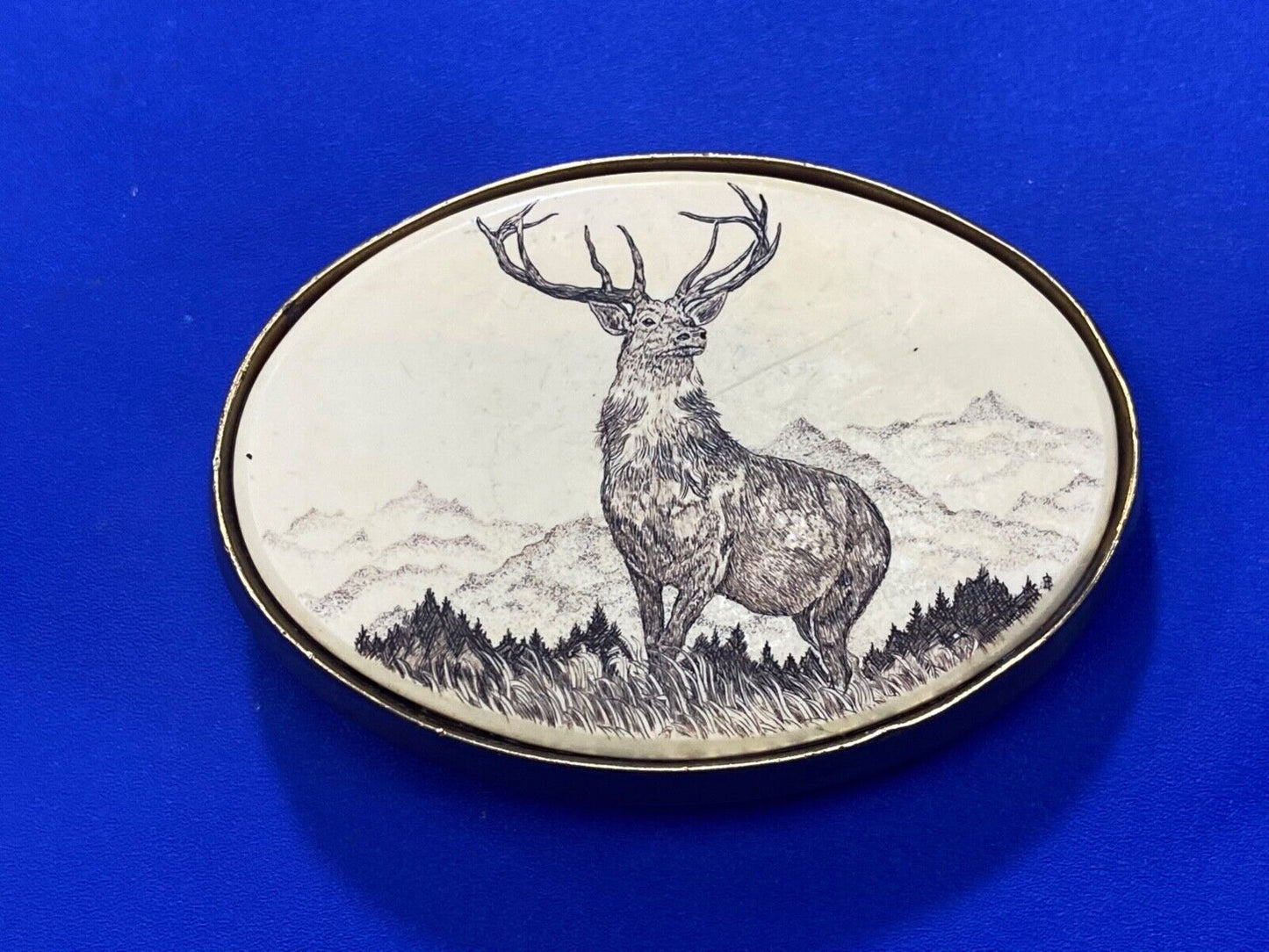 Vintage 1983 Barlow DEER Buck in nature Mountains with huge rack belt buckle
