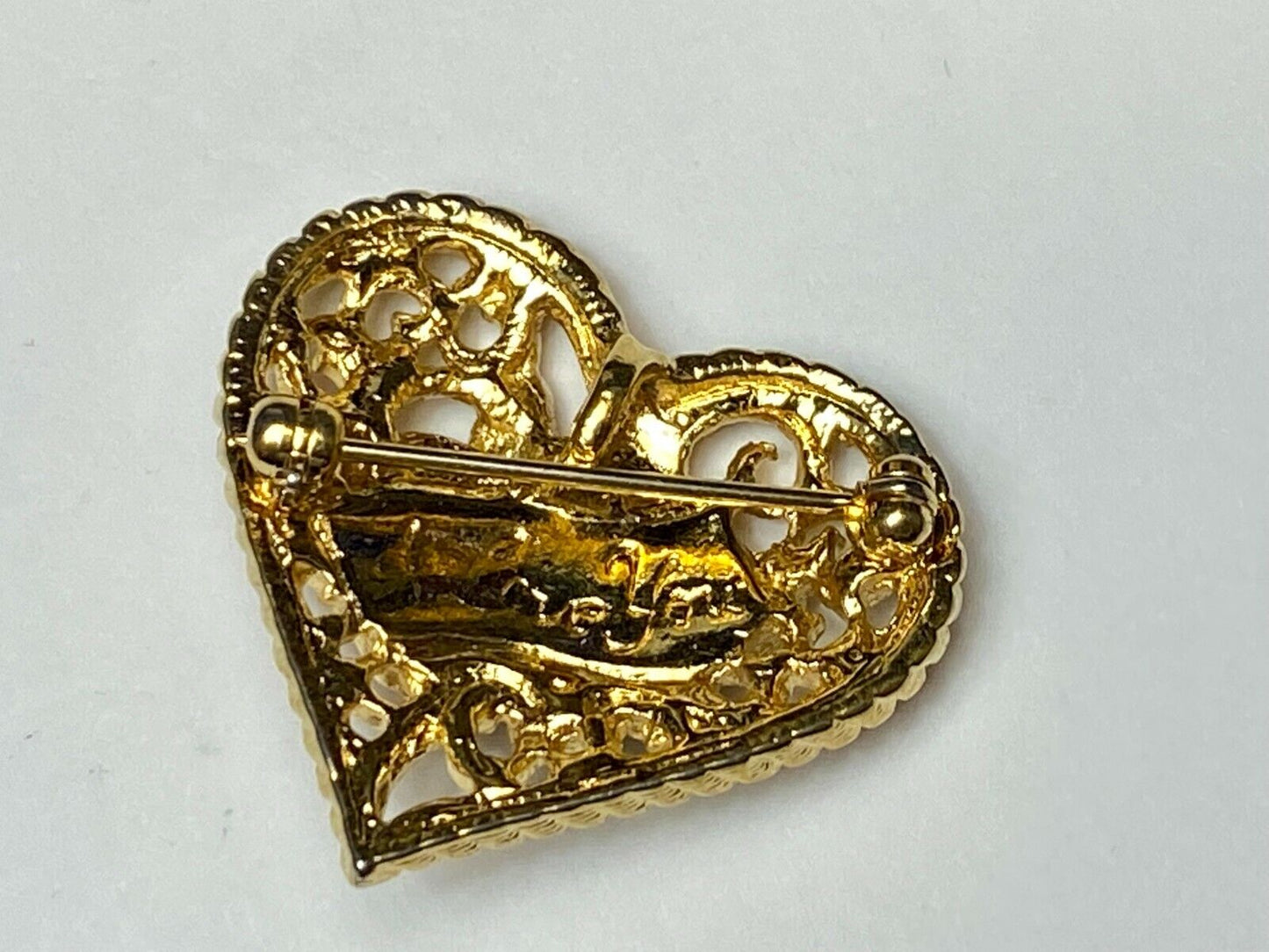 Beautiful I Love You heart-shaped see-through gold tone? 1" pin brooch