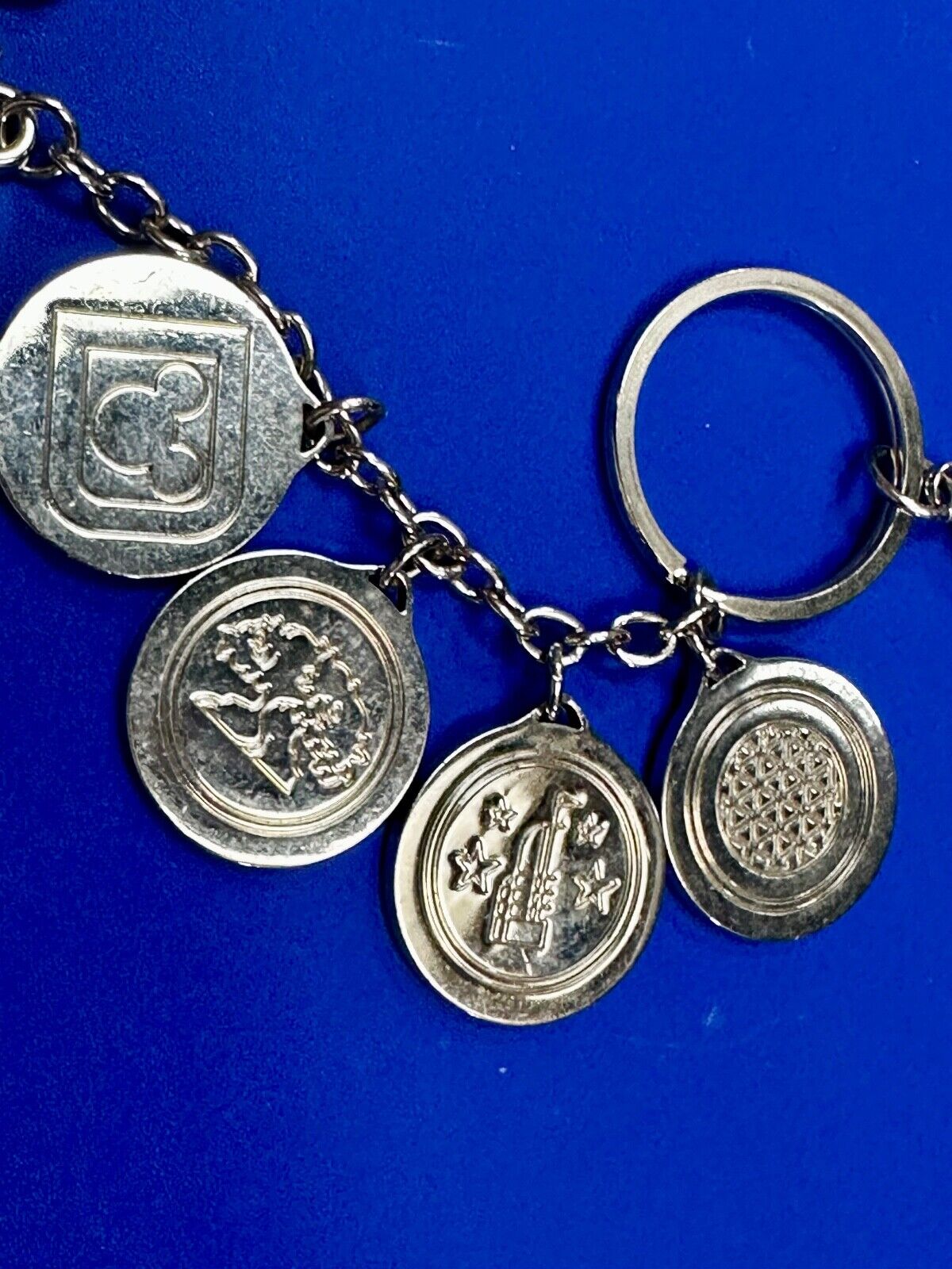 2018 Walt Disney World Souvenir Charm Keychain - Key Ring Chain