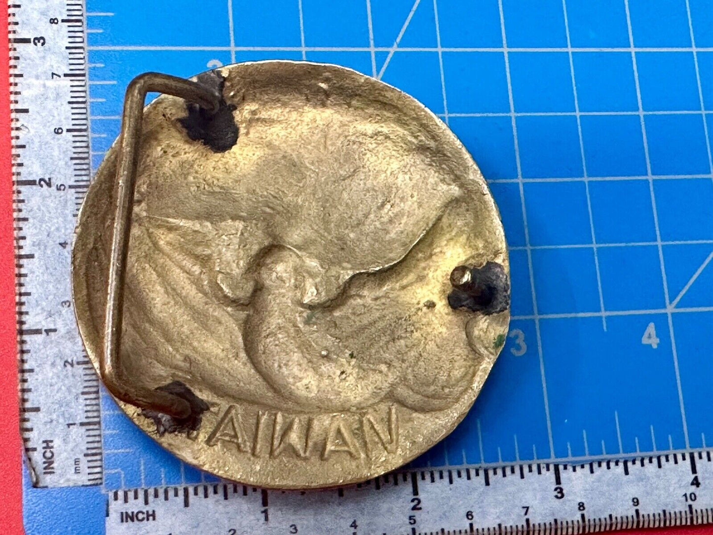 Vintage DOVE bird Hippy hobo style Taiwan round brass tone belt buckle