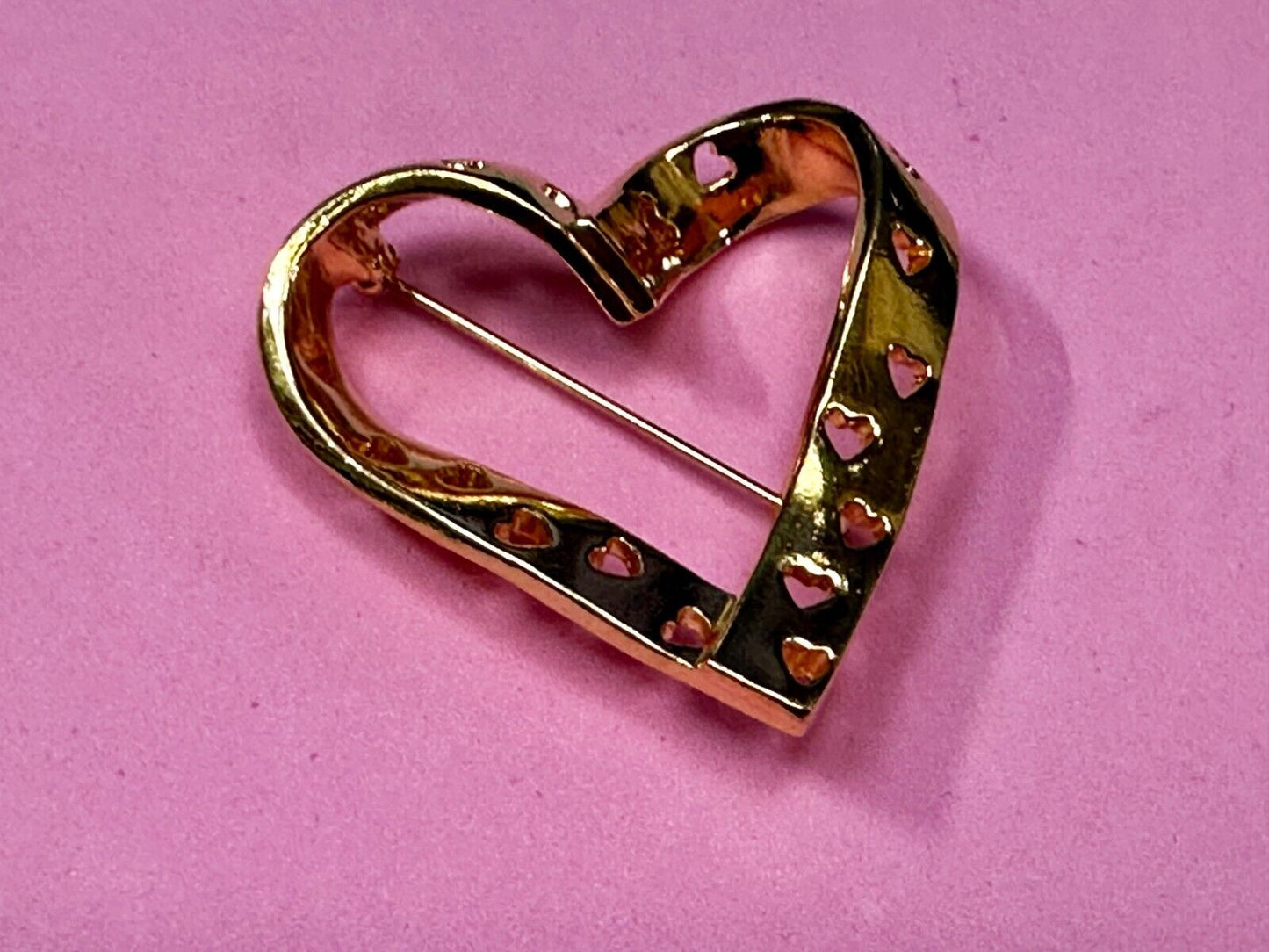True Hearts Valentine Days Open Cutout Gold Tone Vintage Brooch Pin Signed Avon