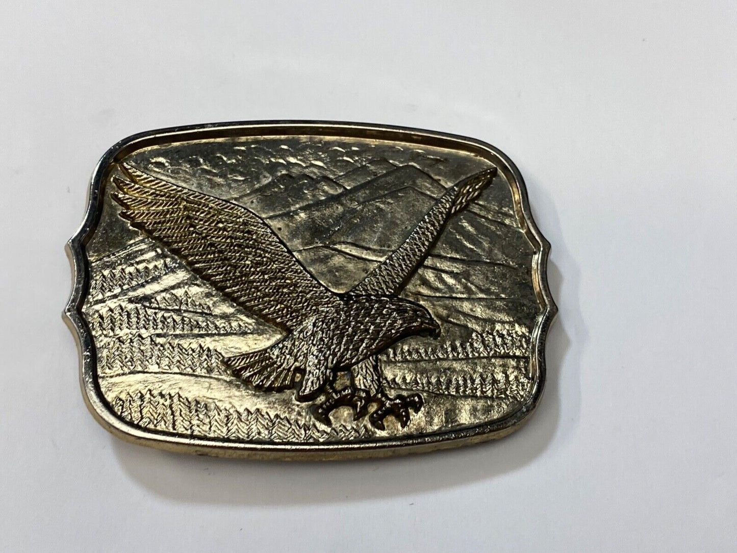 Vintage AMERICAN EAGLE Majestically hunting flying over mountains belt buckle