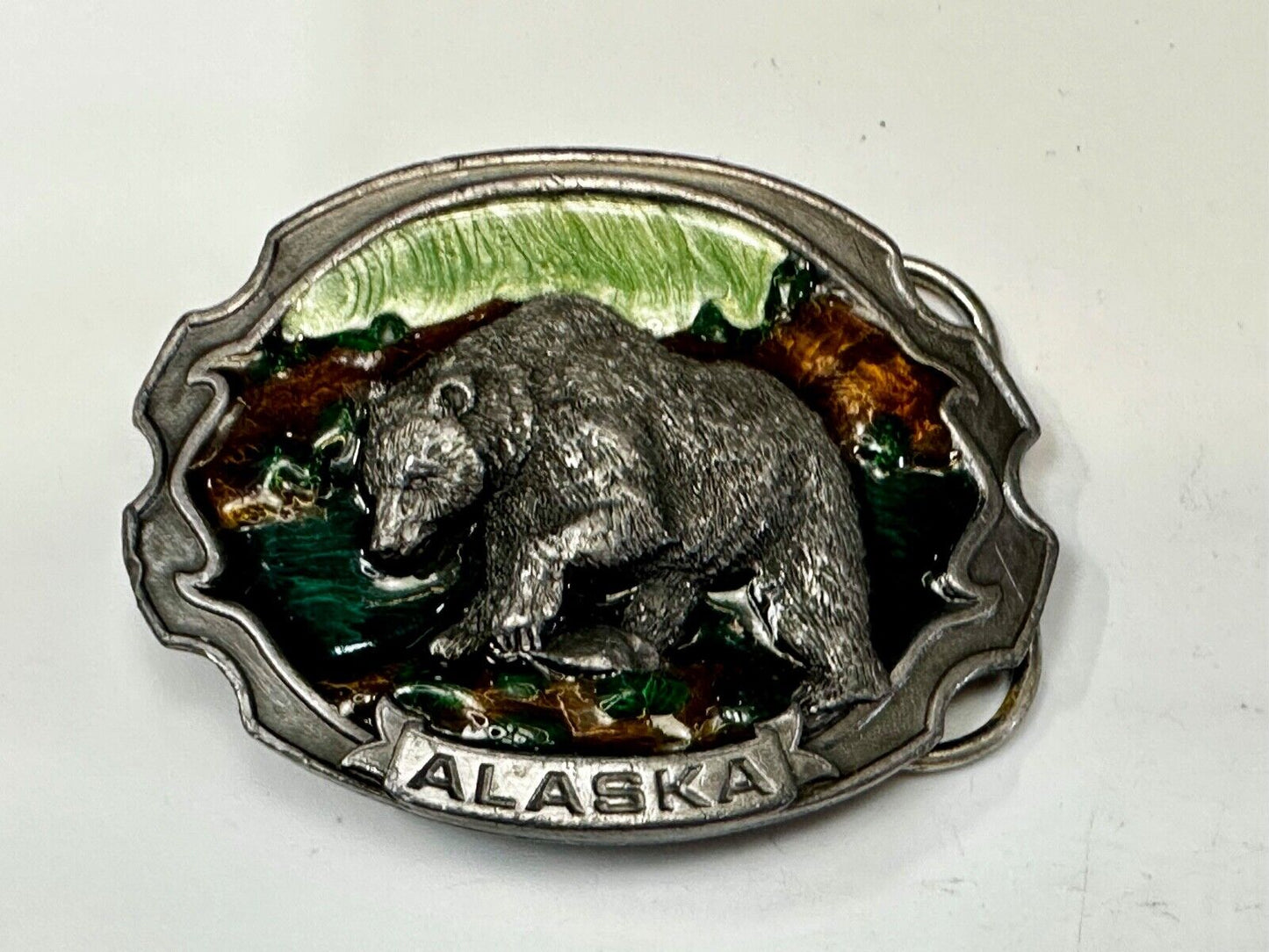 Alaska Bear drinking from stream Vintage 1986 Siskiyou V-55 Belt Buckle