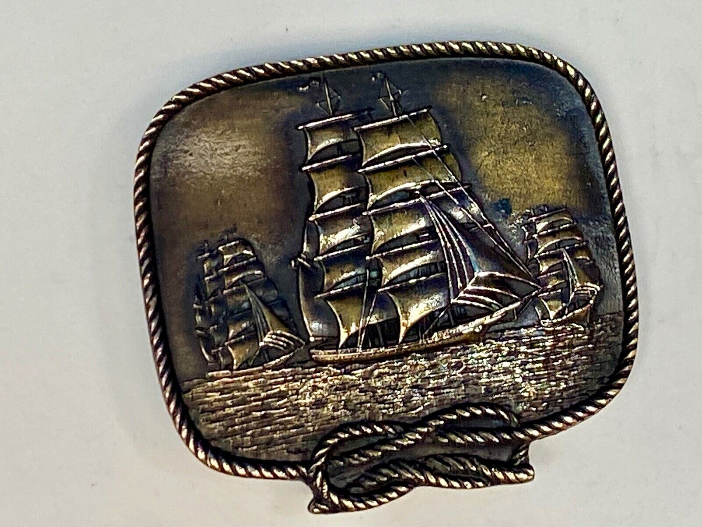 Beautiful 787 three sailboats with ornate ope boarder brass tone? belt buckle