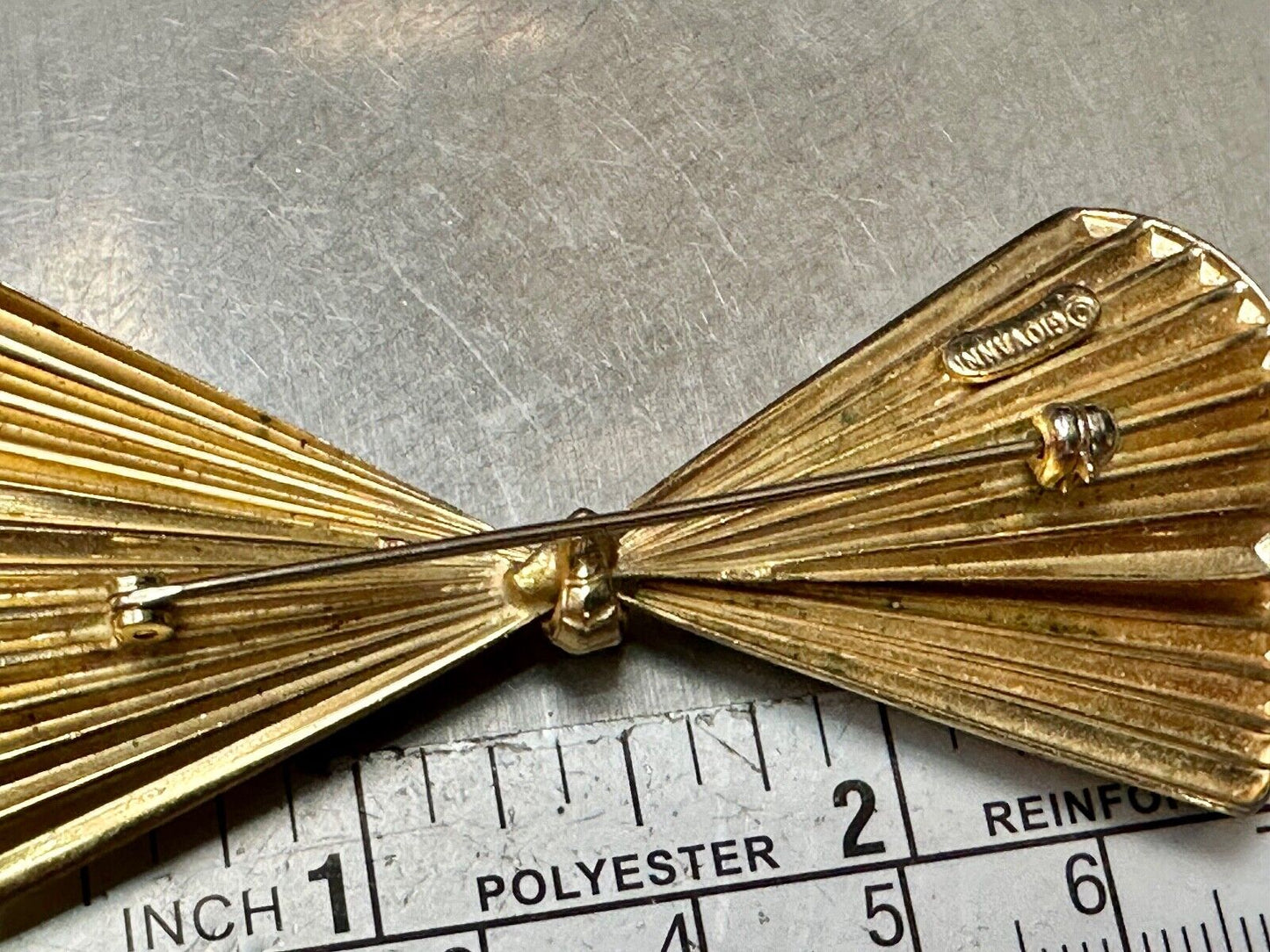 Beautiful gold tone FAN or Bow Tie pattern Giovanni signed Vintage Brooch Pin