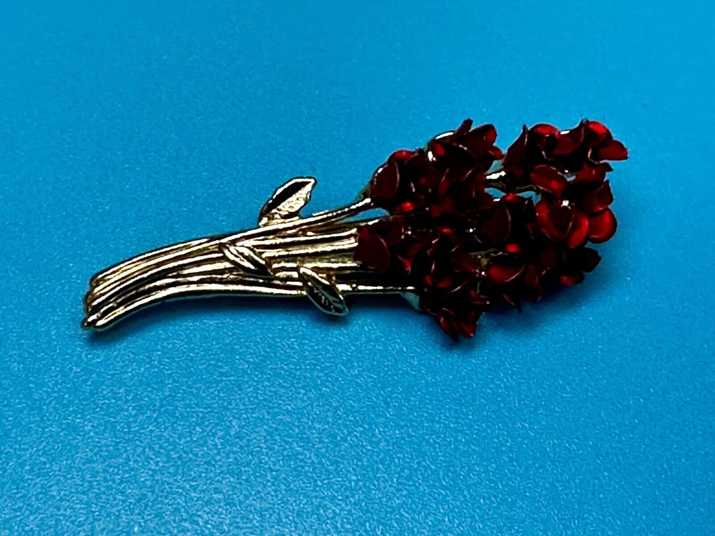 Beautiful Dozen of Red Roses Bouquet Gold Tone Brooch Pin Marked Signed DM 97