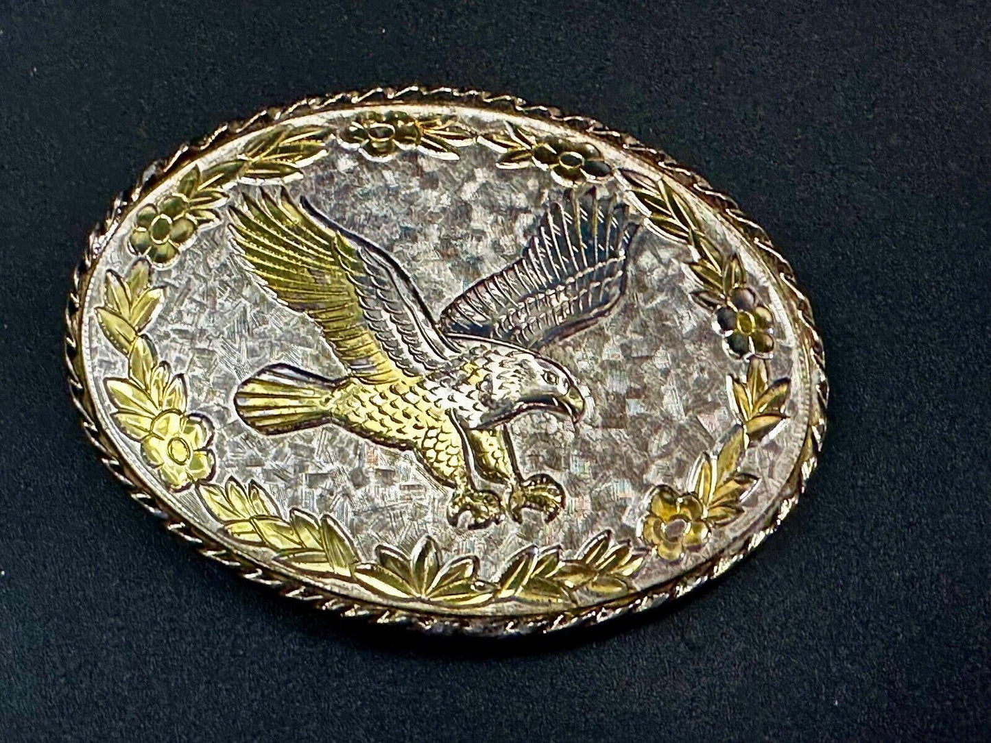 Vintage EAGLE flying High western etched flower swirl design belt buckle - W