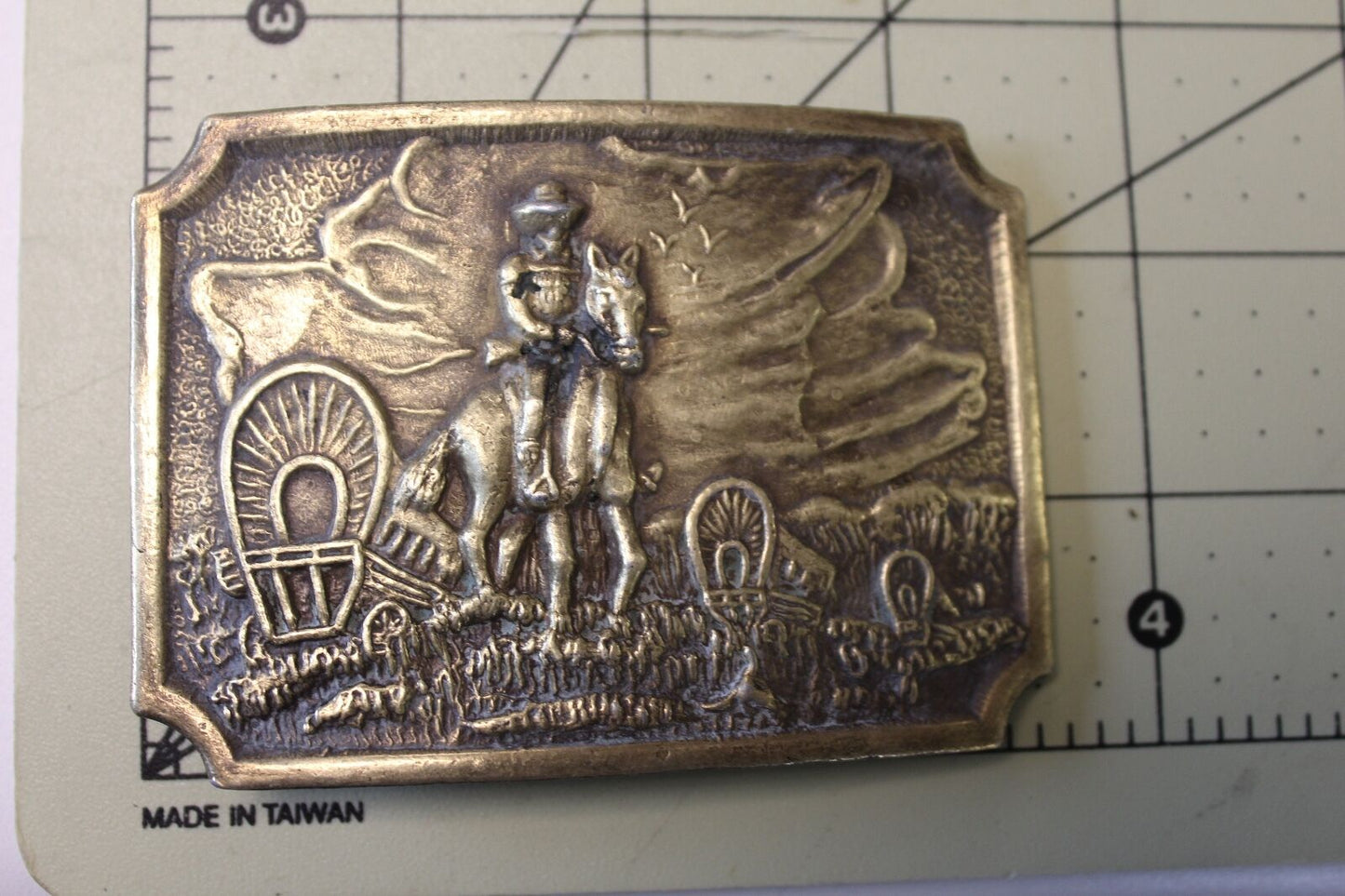 Vintage belt buckle, Covered wagon's and horses heading west?