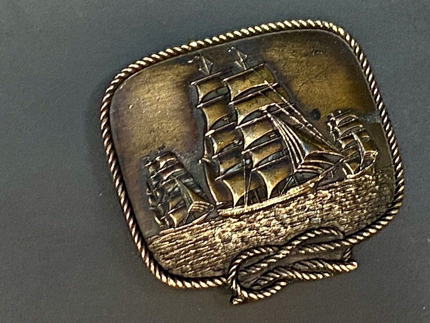 Beautiful 787 three sailboats with ornate ope boarder brass tone? belt buckle