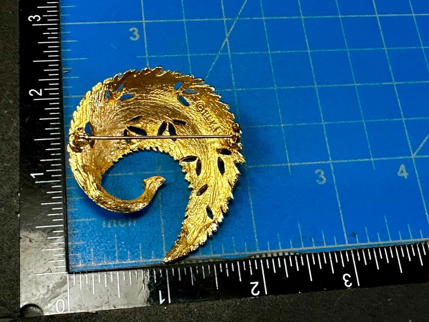 Swirl Curved Leaf Feather Design Gold Tone Vintage Brooch Pin Signed BSK