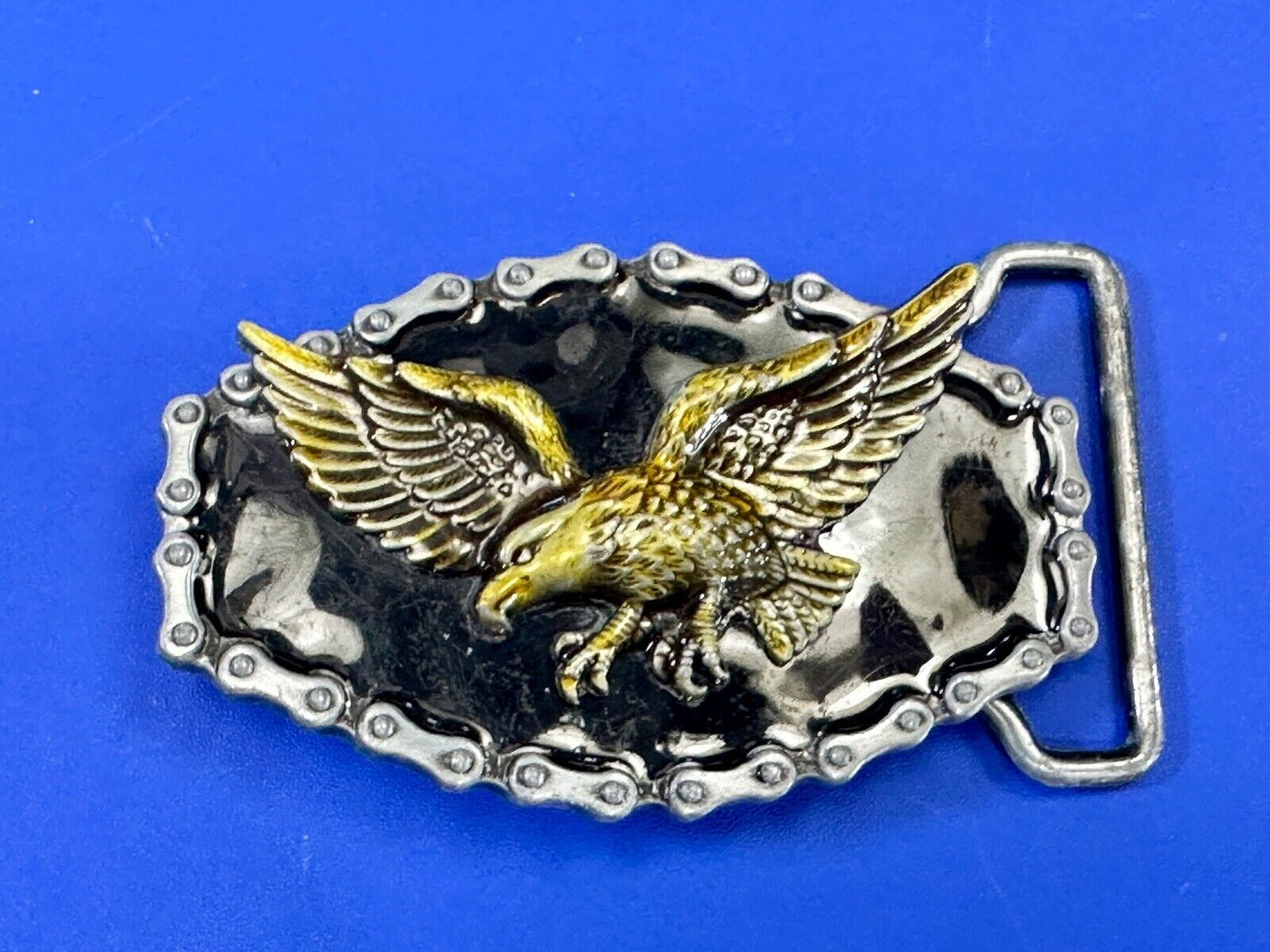 Bikers Patriotic American Eagle Flying Hunting Vtg. belt buckle w/ chain boarder