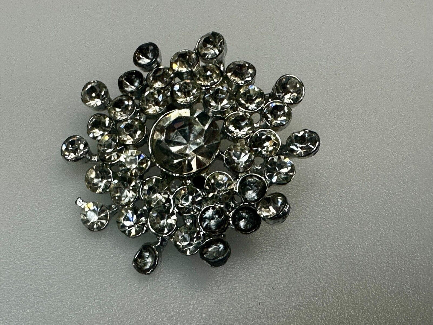 Beautiful Round Flower Shaped Rhinestone Cluster Silver Tone Brooch Pin