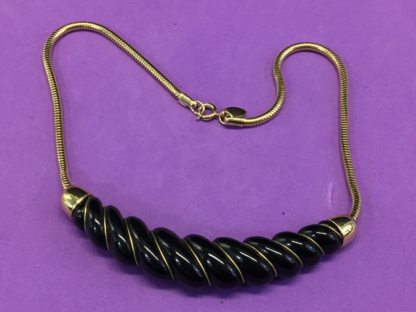 Vintage Black & Gold Tone Scalloped Classic 15" Necklace signed by Park Lane