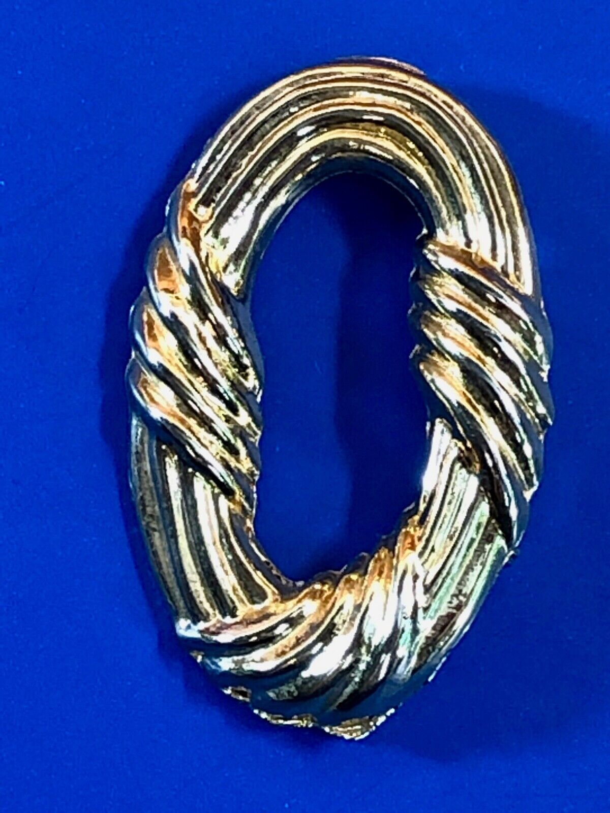 Vintage AAI signed Gold tone Circular Pendant brooch
