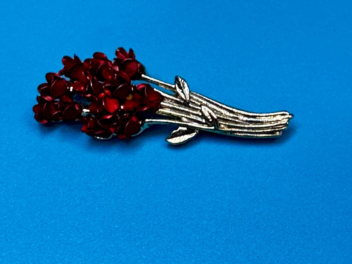 Beautiful Dozen of Red Roses Bouquet Gold Tone Brooch Pin Signed DM 97