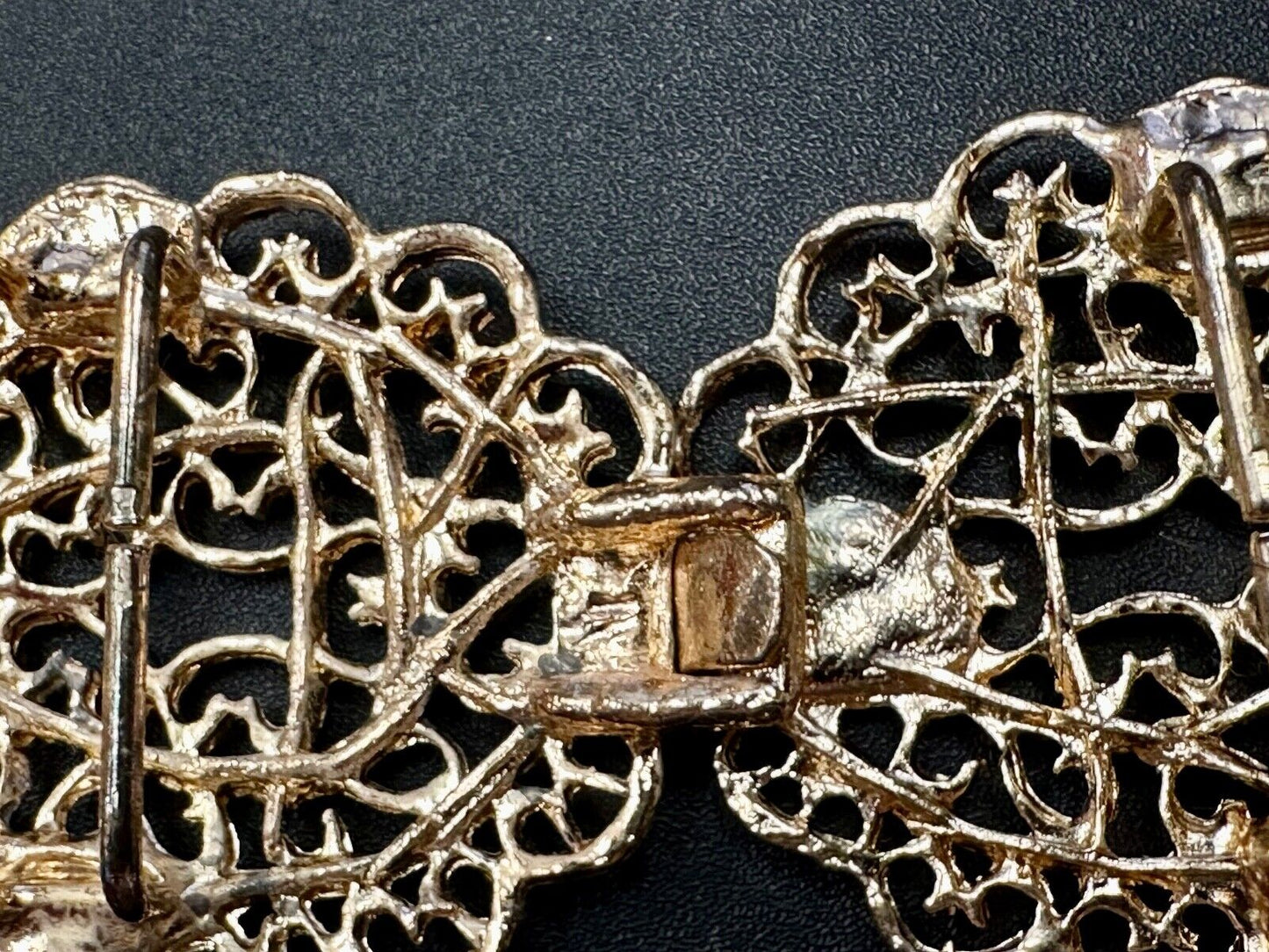 2 Pc interlocking Ribbon Filigree Open Cut-Out Gold Tone Small Belt Buckle