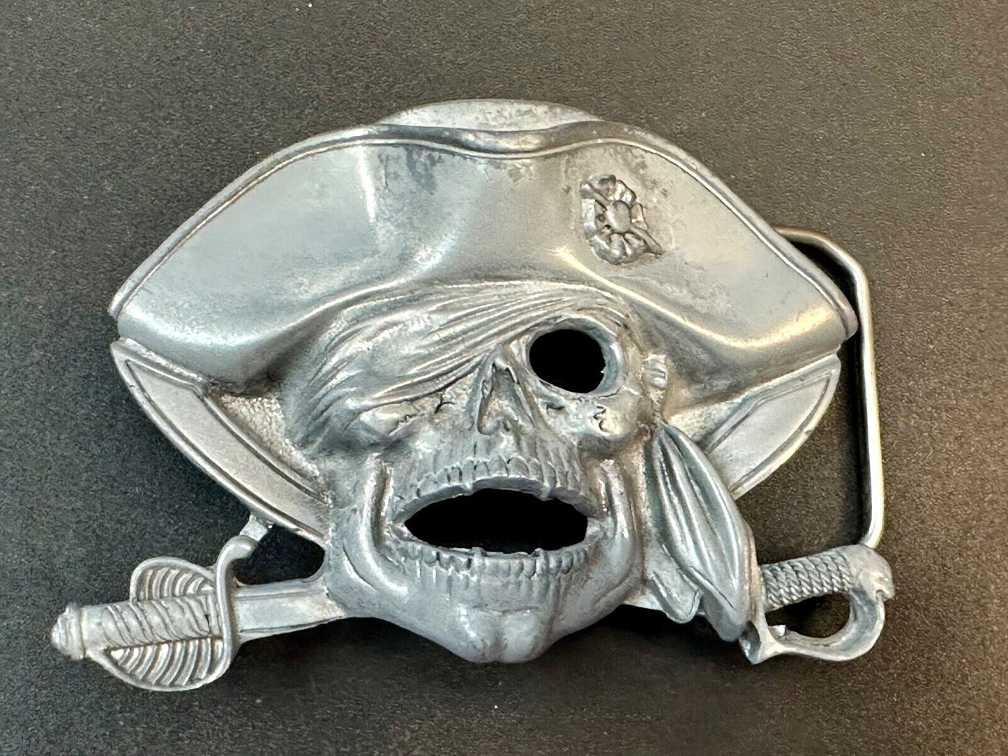 VINTAGE 1997 **PIRATE SKULL** FANTASY ARTWORK PEWTER BELT BUCKLE