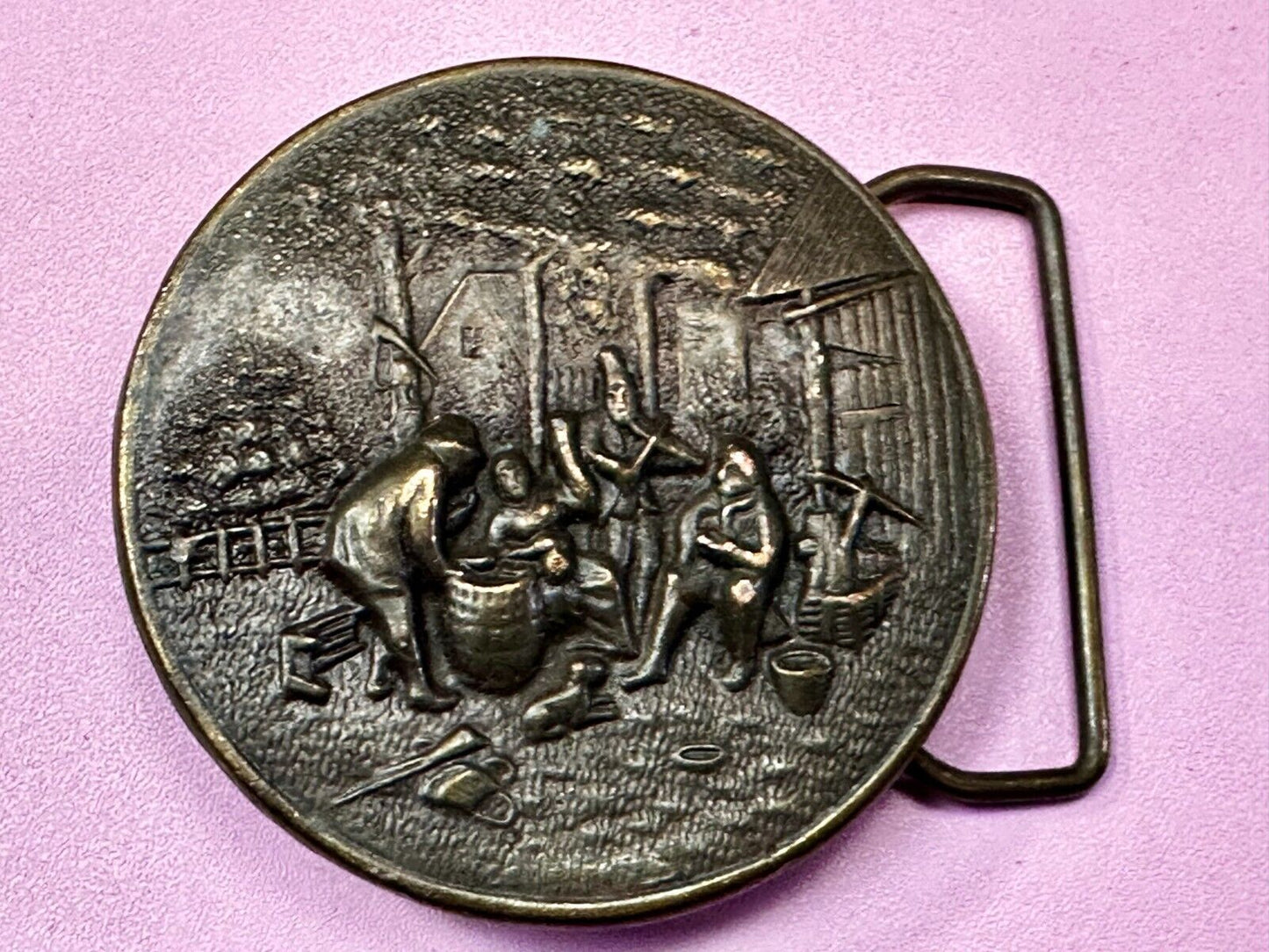 Village Scene Fiddle Miner Workers Bergamot Brass Works A-72 Belt Buckle