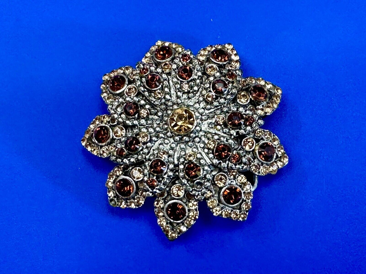 Beautiful rhinestone accented star shaped ornate belt buckle - missing stone